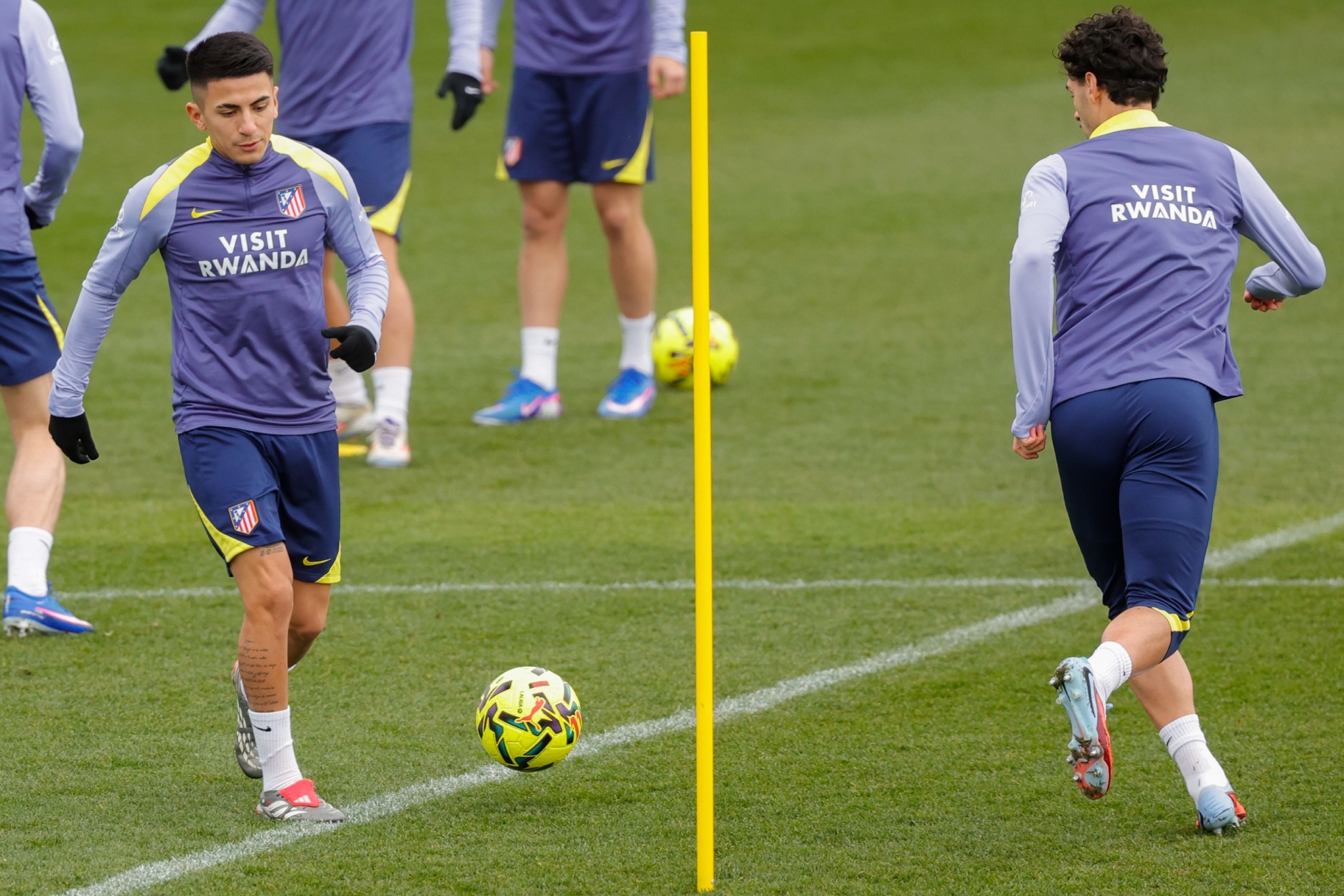Almada y Cardoso, durante un entrenamiento con el Atl�tico.