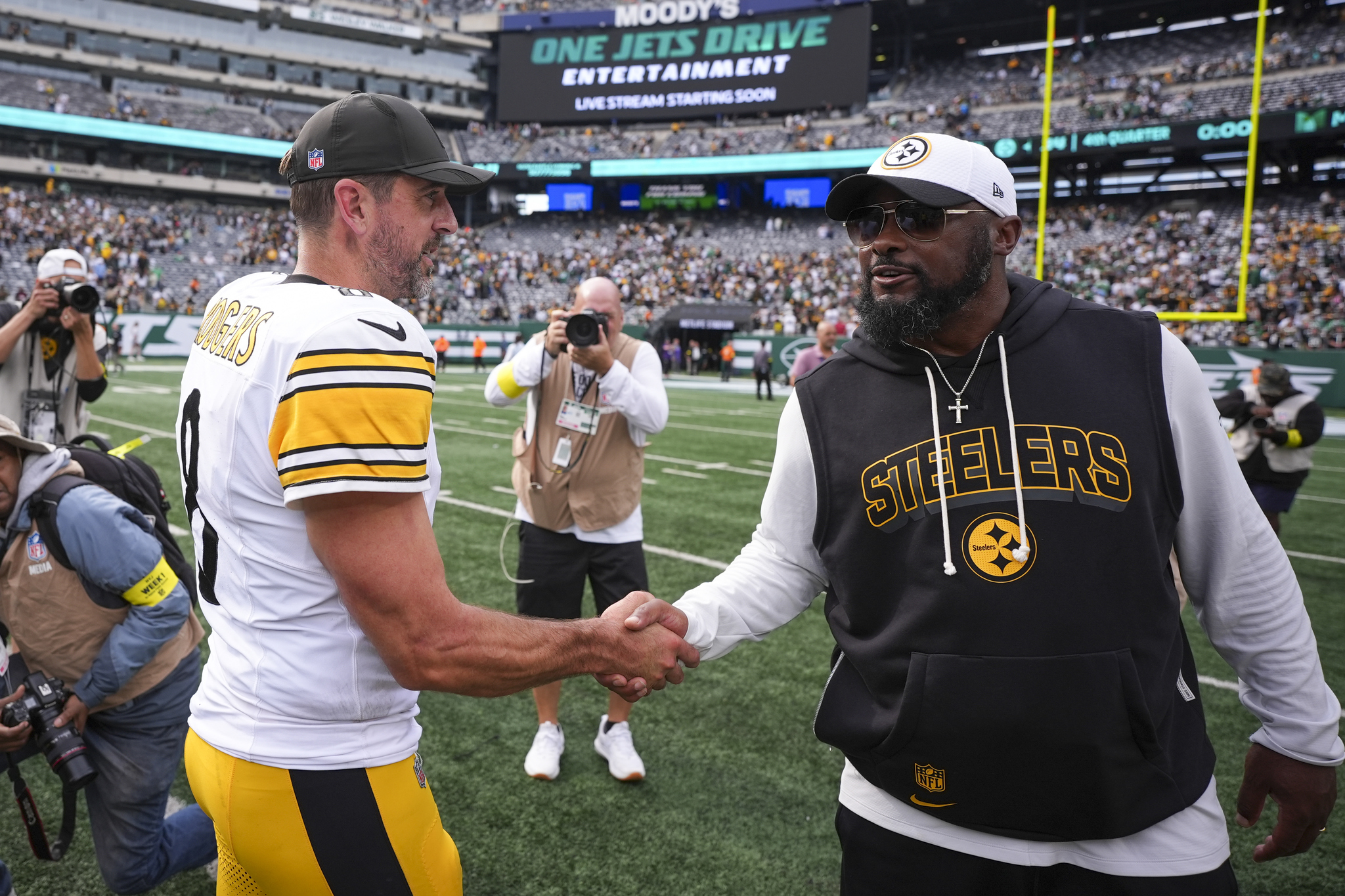 Aaron Rodgers and Mike Tomlin only lasted one season together on the Pittsburgh Steelers.