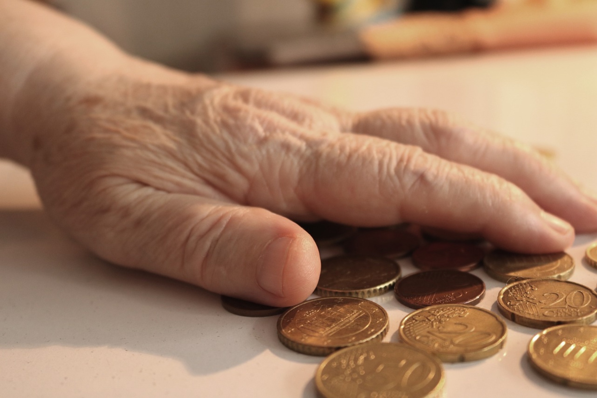 Santiago Calvo, economista: "España gasta más en pensiones que en sanidad y educación juntas"