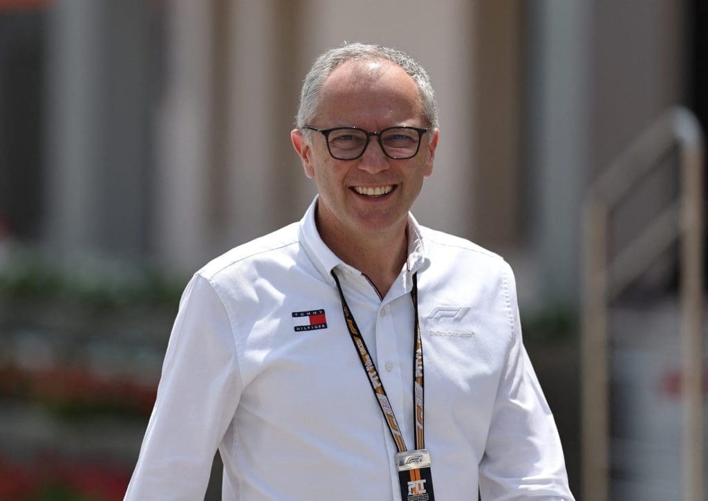 Domenicali se alinea con la FIA y enciende la mecha: "Apoyo al 1000% el regreso de los motores V8"