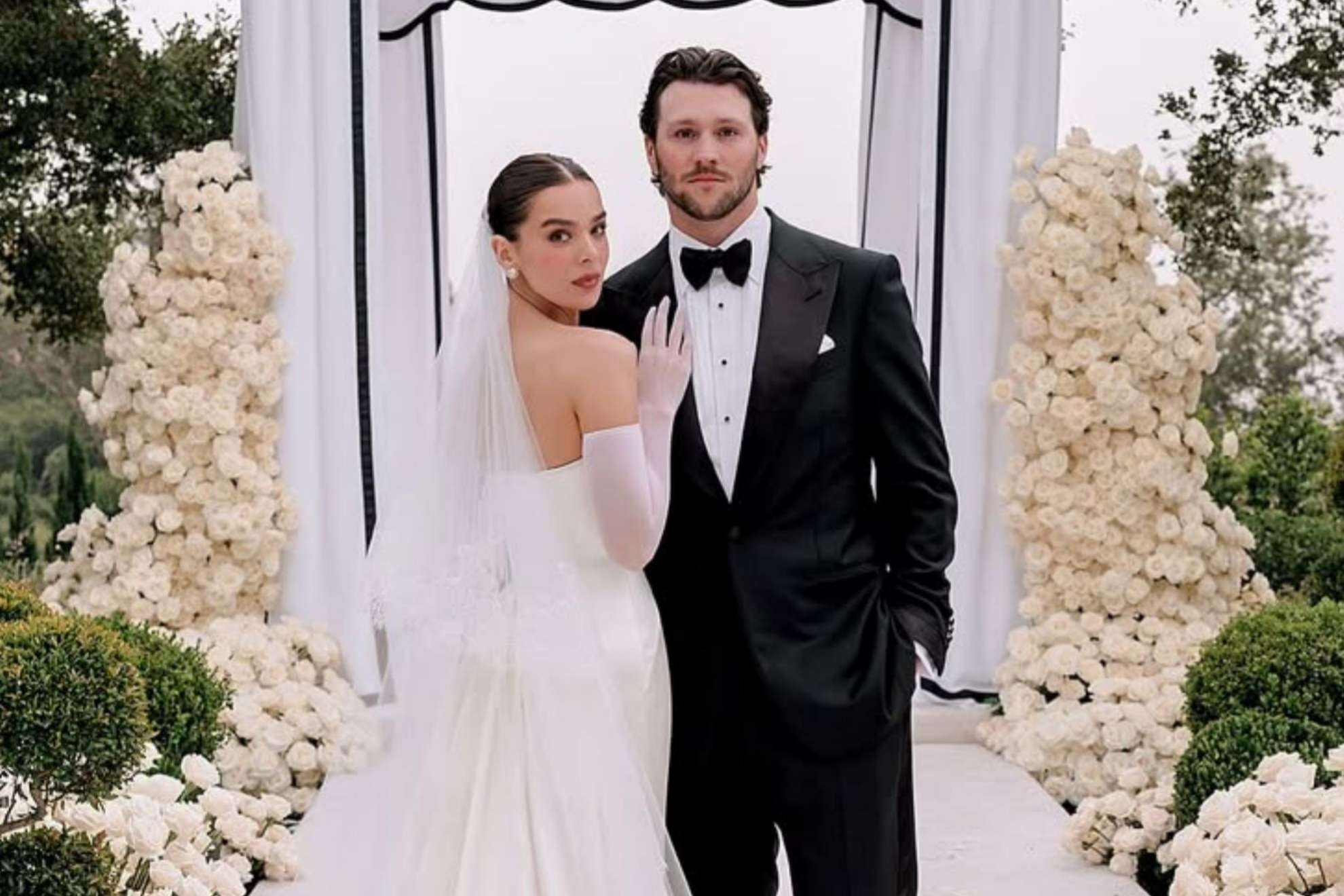 Video of Bills QB Josh Allen's wife Hailee Steinfeld dancing in full