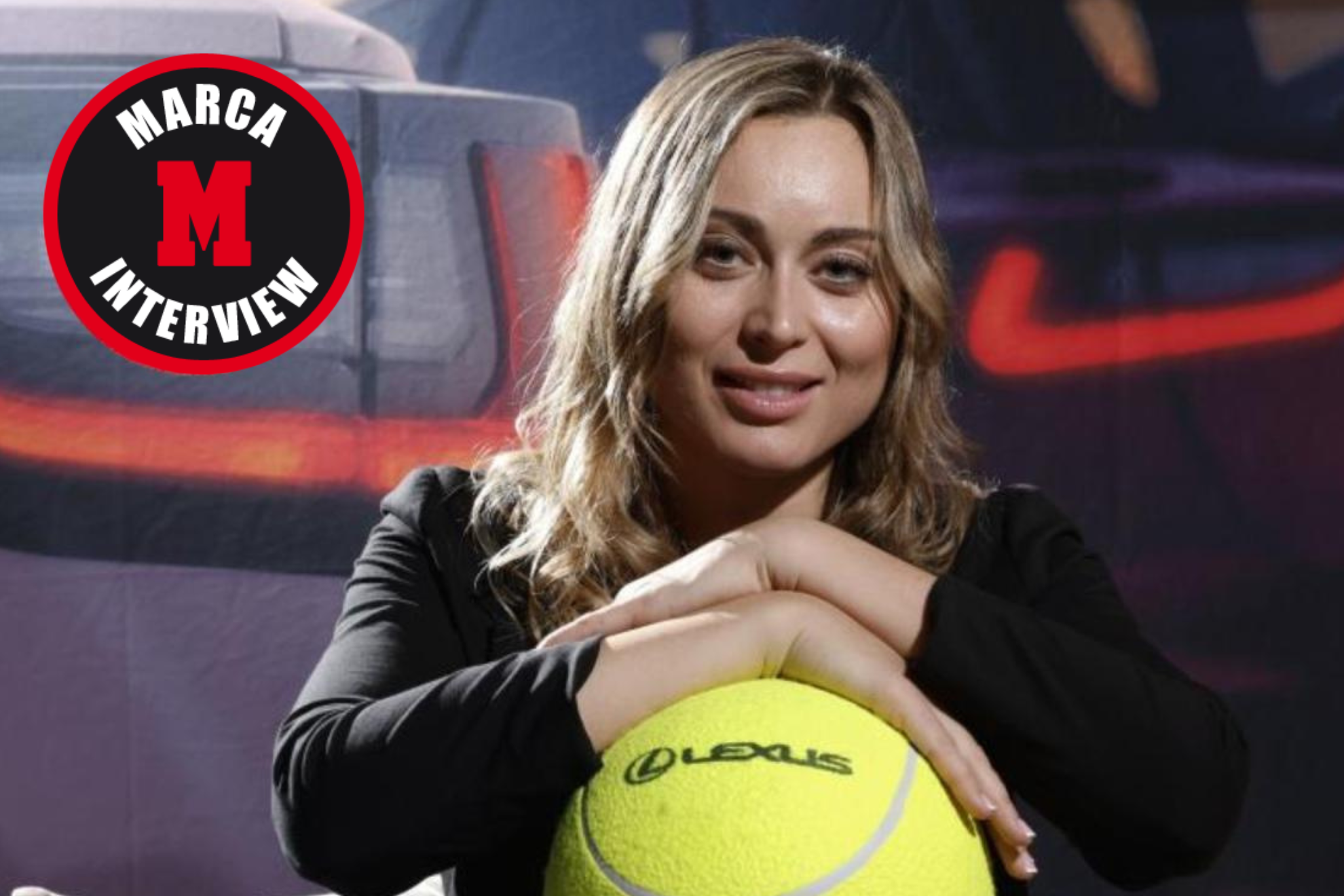 Paula Badosa poses with a tennis ball during her interview with MARCA.