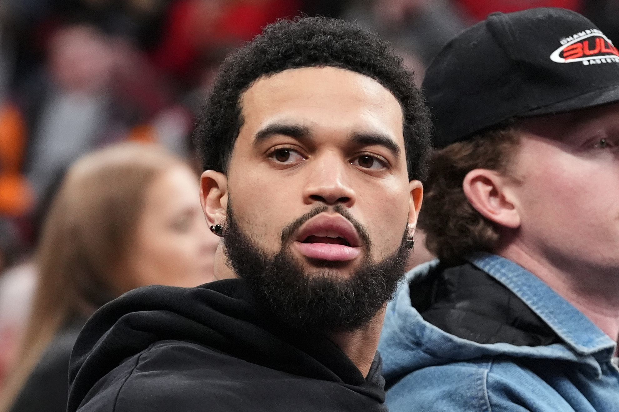 Caleb Williams gets a loud ovation in Chicago as fans online react with mixed feelings