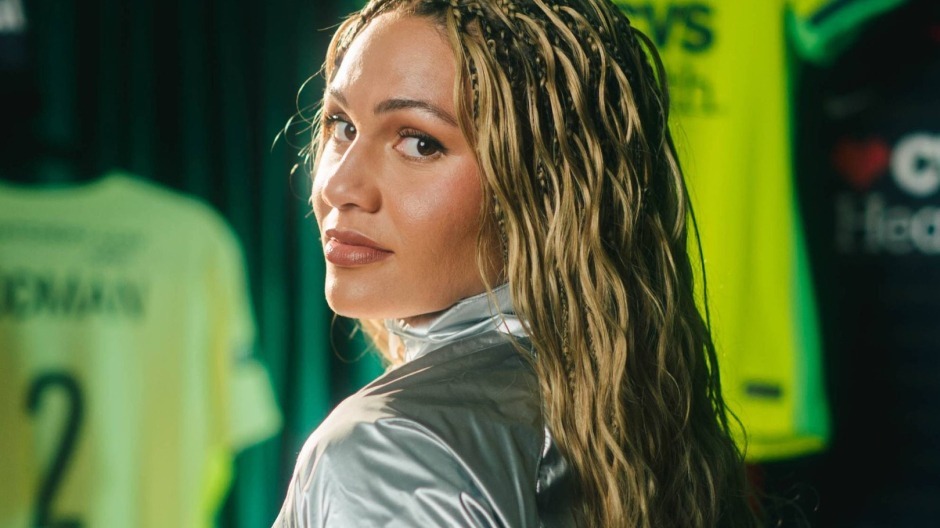 Trinity Rodman re-signs with the NWSLs Spirit and becomes the highest-paid soccer player in the world.