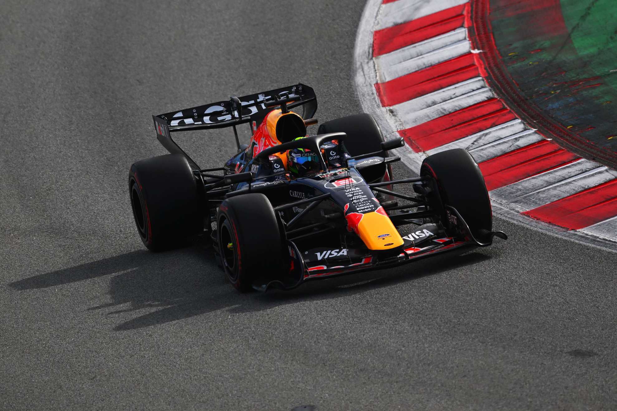 Red Bull completa su operación bikini