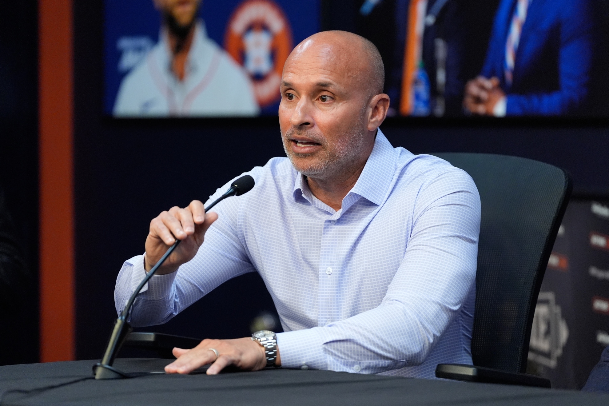 Houston Astros manager Joe Espada speaks.