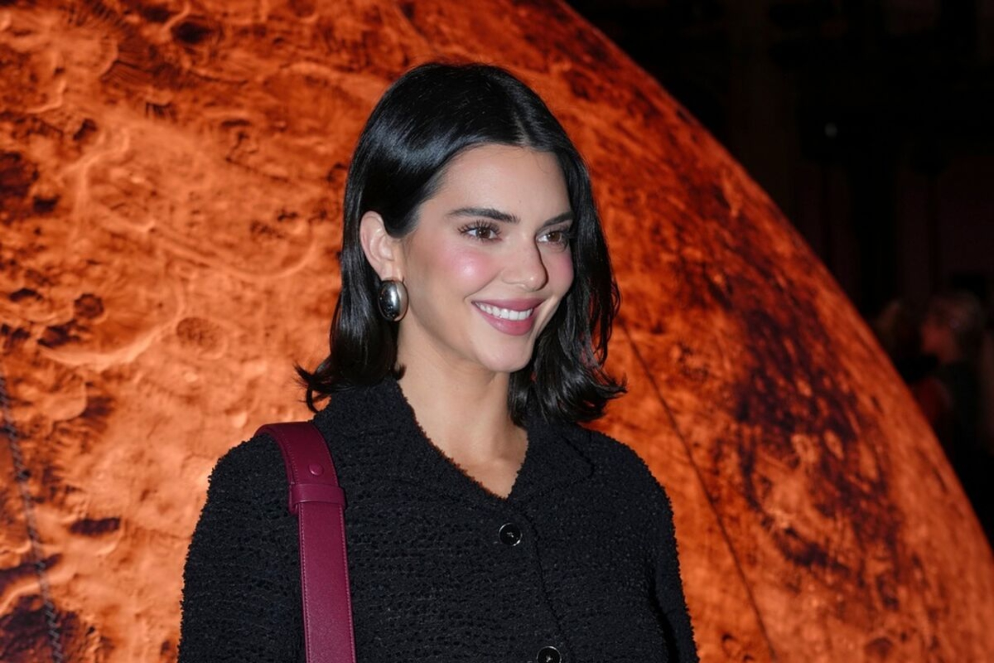 Kendall Jenner is immune to the cold: black bikini and Eskimo boots on the snow