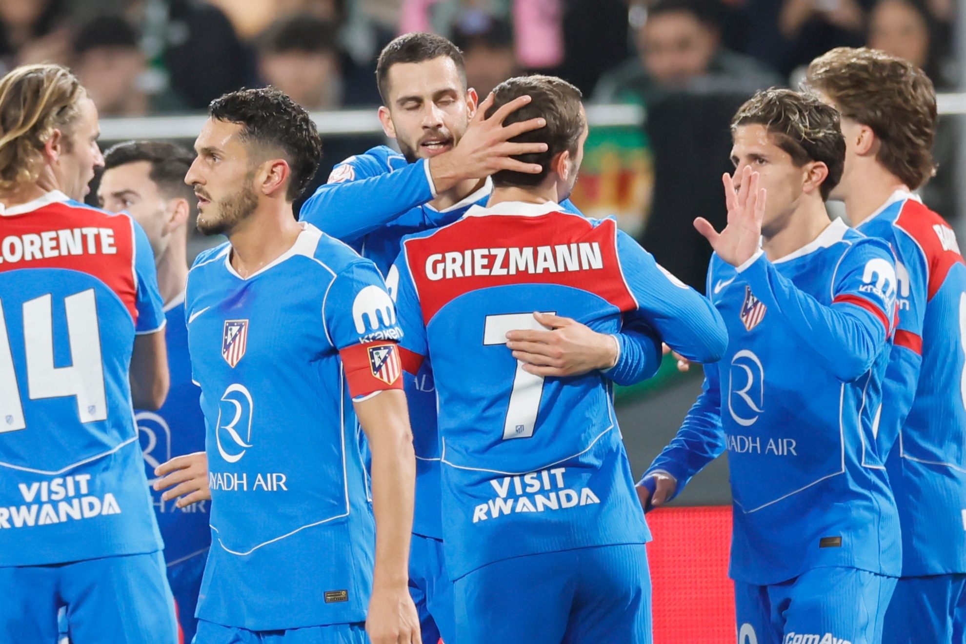 Hancko celebrando un gol con sus compa�eros.