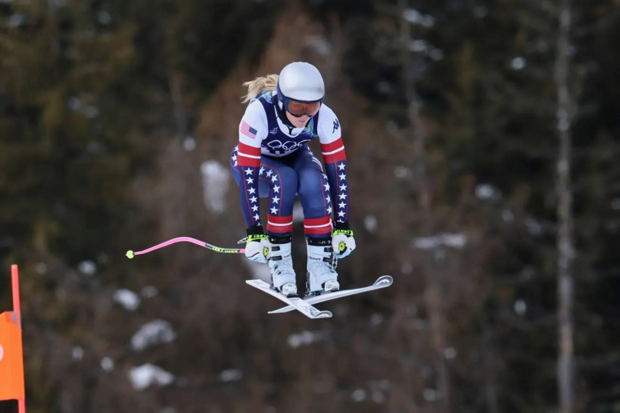 Lindsey Vonn completes training with a good time despite a broken knee: Is a miracle possible?