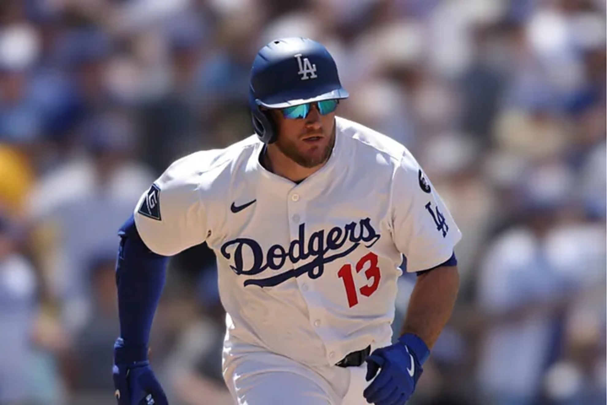 Max Muncy is staying with the Los Angeles Dodgers for another season at least