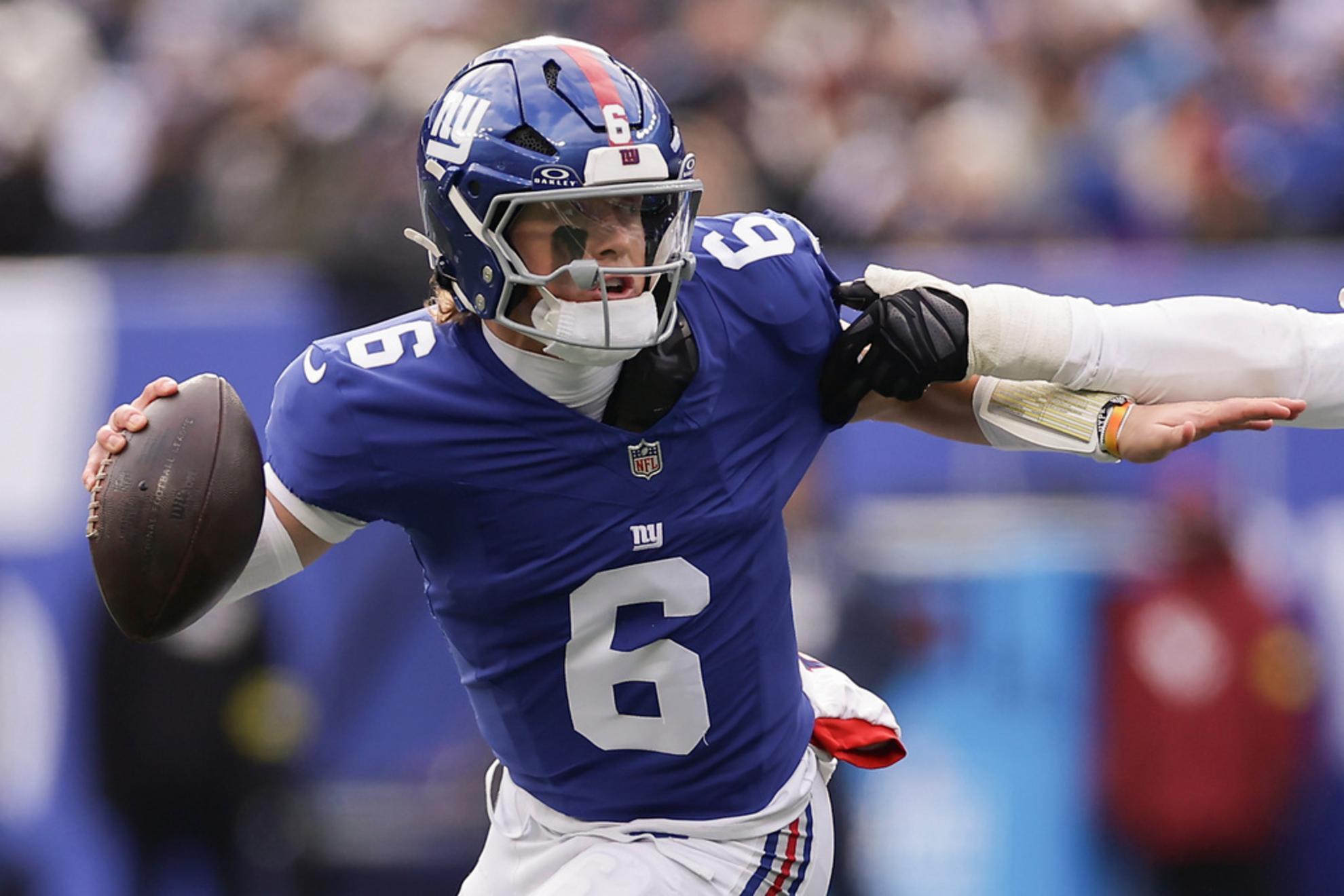 Eli Manning sees Jaxson Darts potential but urges Giants to build around him
