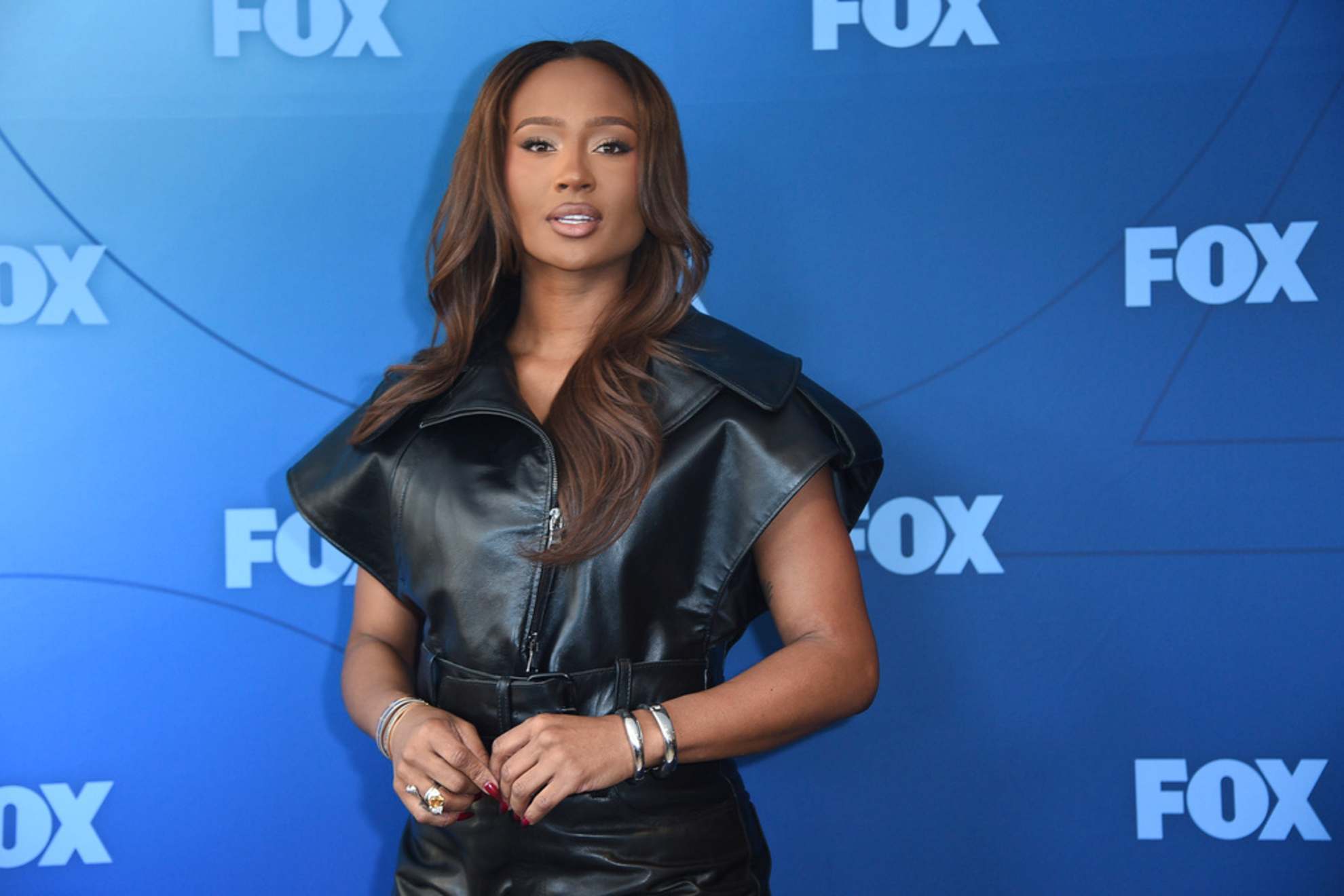 Swifties reacted strongly after Kayla Nicole referenced her past with Travis Kelce during a live stream.