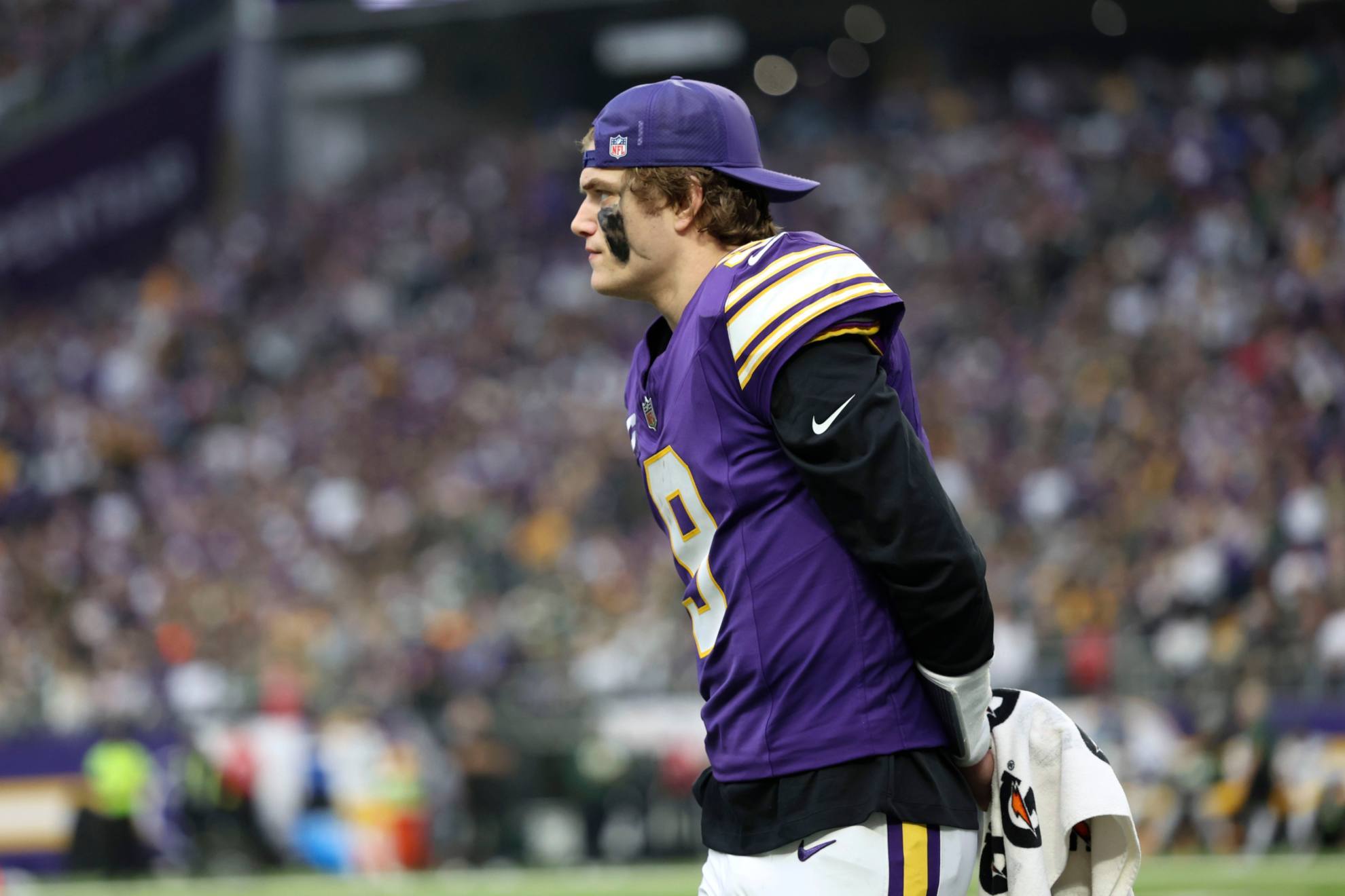 The Vikings quarterback ignited debate across social media after appearing to back hockey players criticized over their ties to Donald Trump.