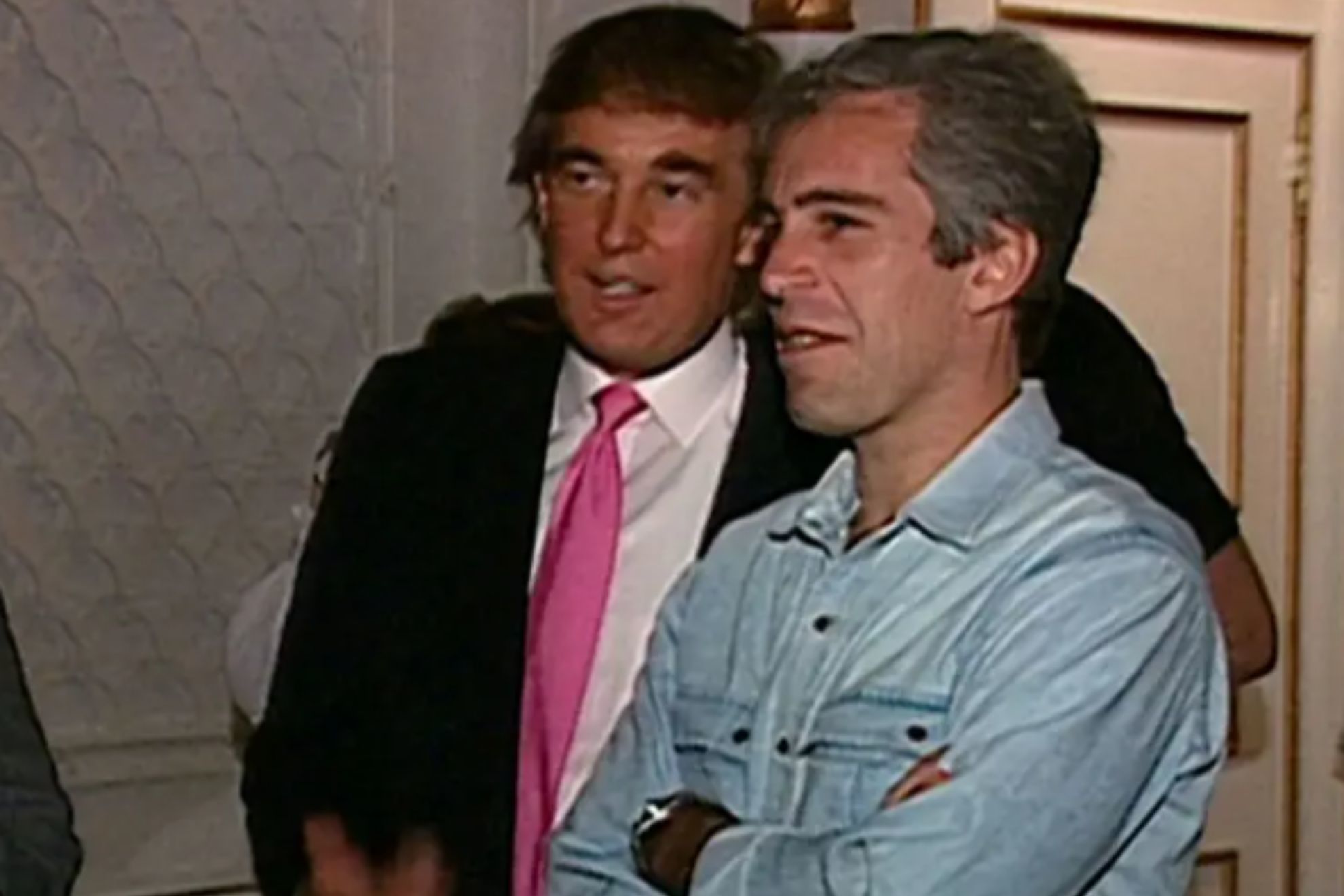 El periodista Michael Wolff intensifica sus acusaciones contra Donald Trump: “Es un sujeto despreciable y su relación con Jeffrey Epstein fue turbia y depravada”