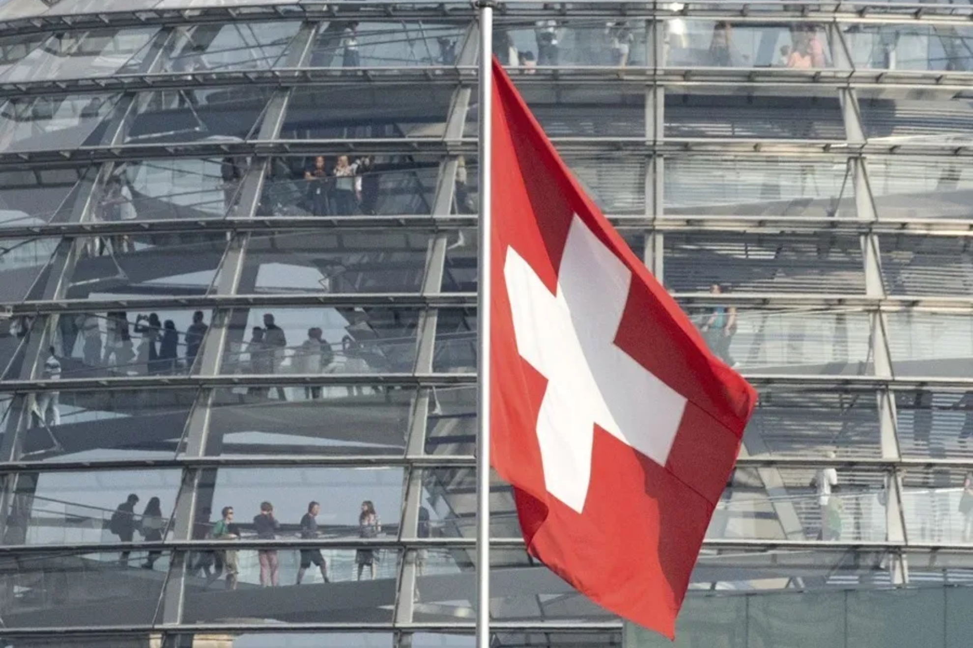 Suiza vuelve a rugir, fin a 71 años de silencio en los circuitos