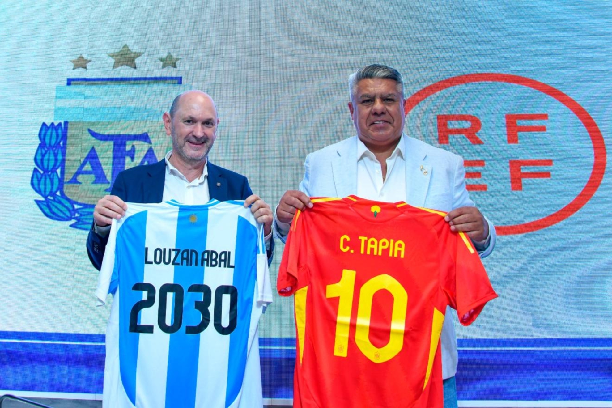 Louzan and Tapia, presidents of the RFEF and the AFA, at an event promoting the 2030 World Cup.