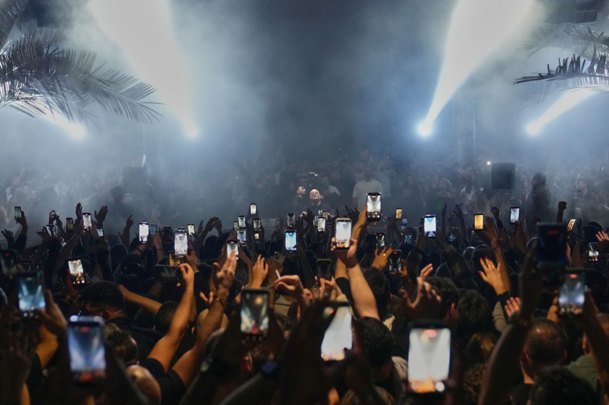 Which artists have suffered accidents