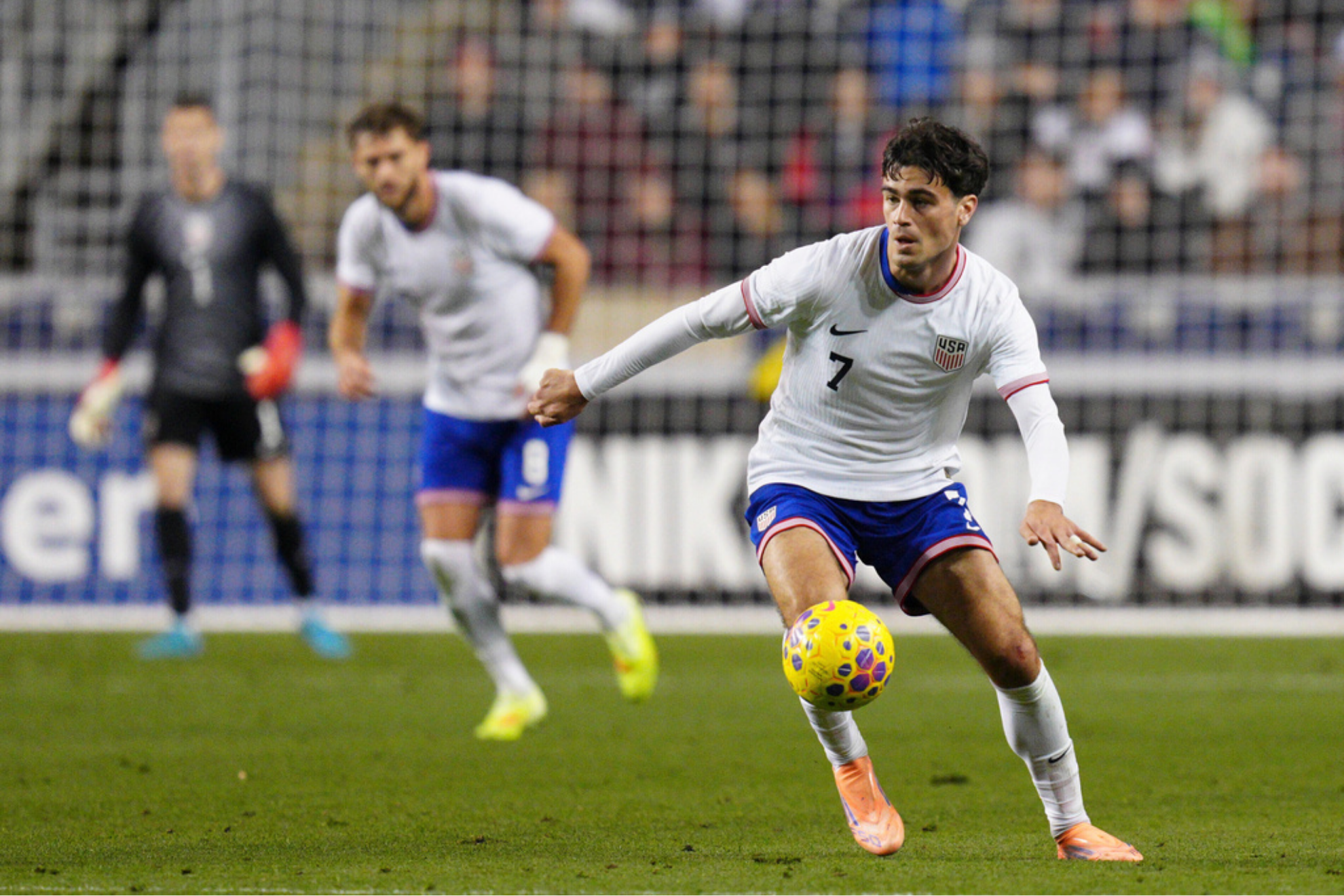 United States Gio Reyna controls the ball