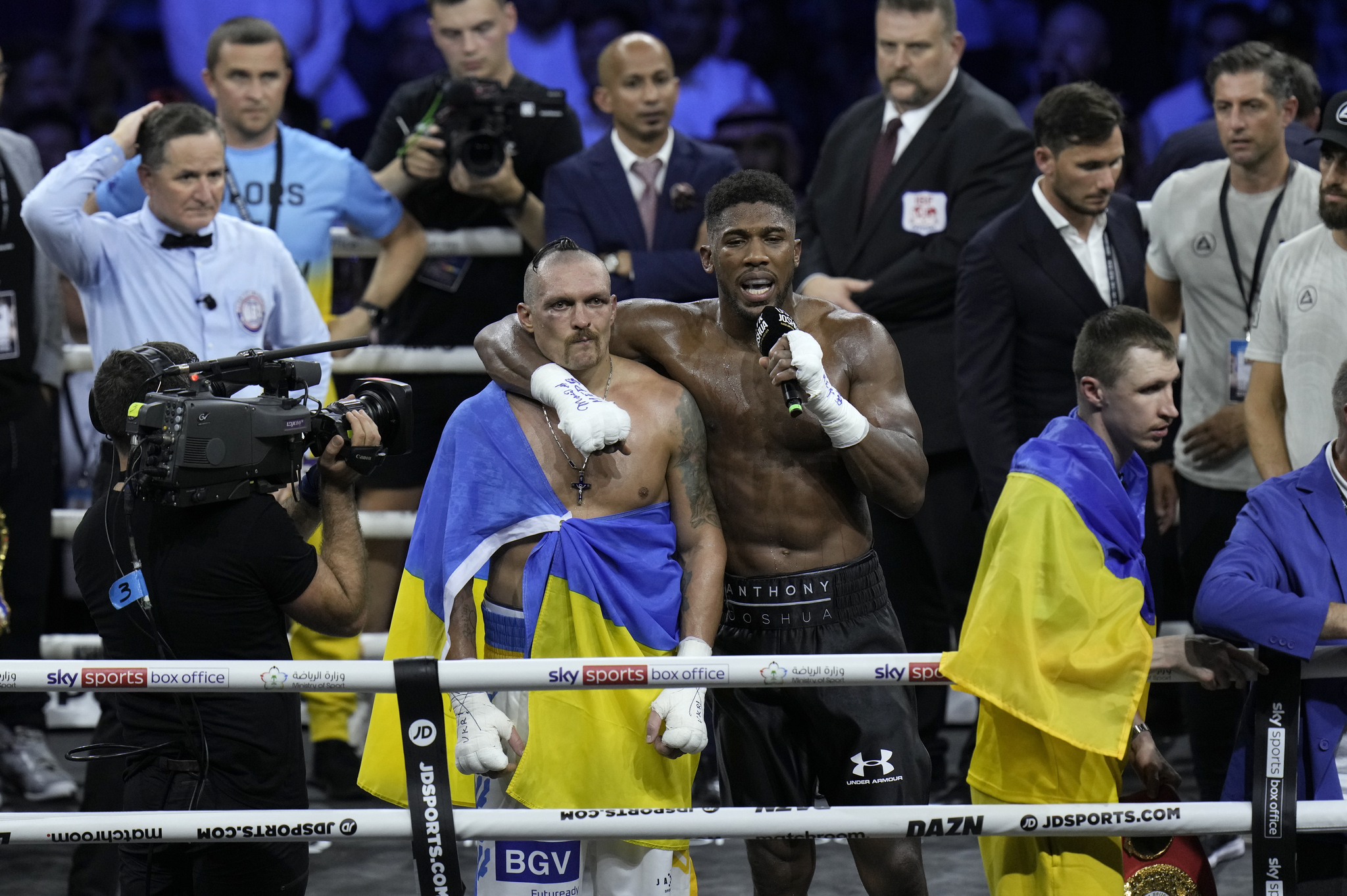 Oleksandr Usyk (left) and Anthony Joshua (right) set aside their differences long ago and are good friends now.
