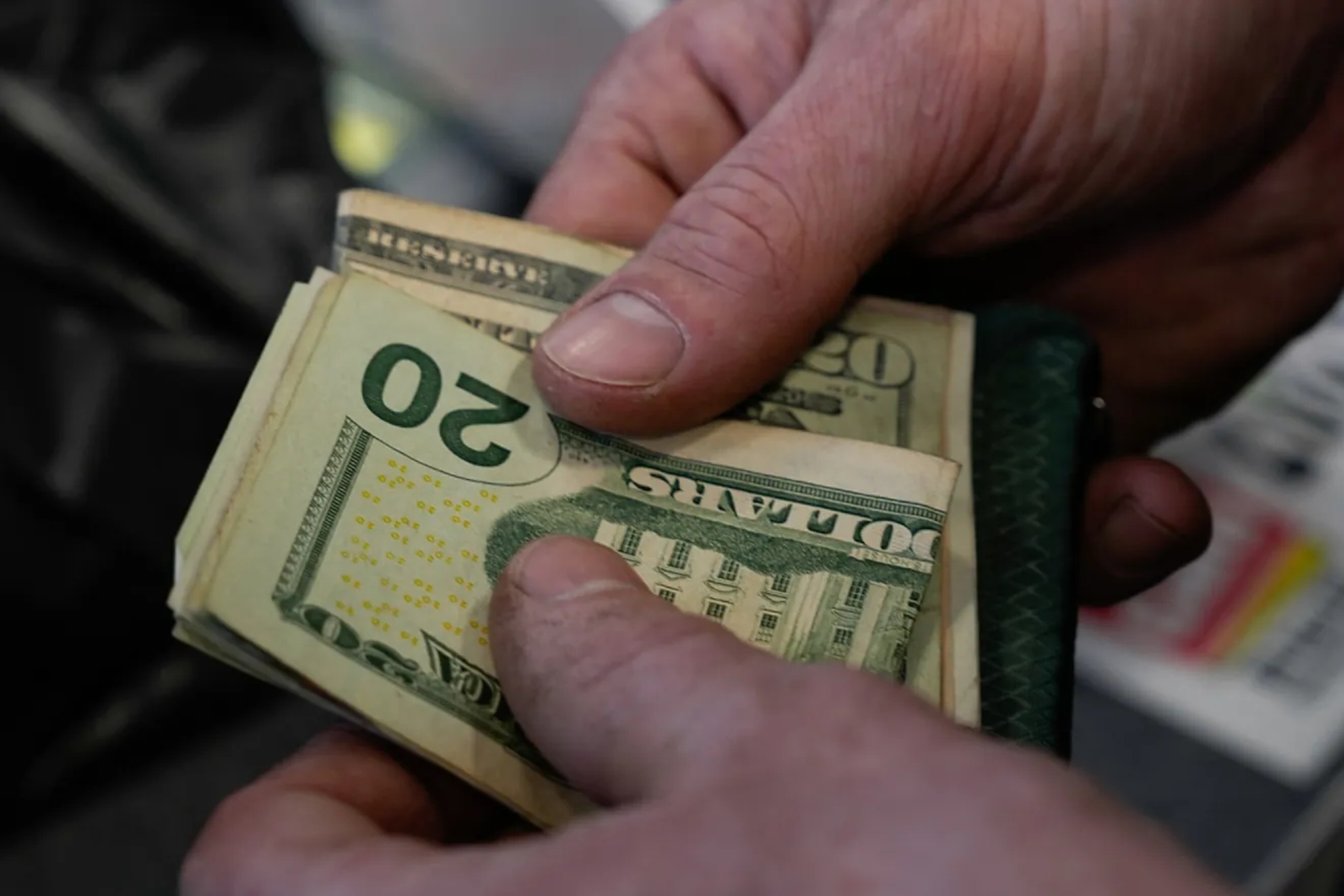 Minimum wage in California rises in July: new scheme for health workers