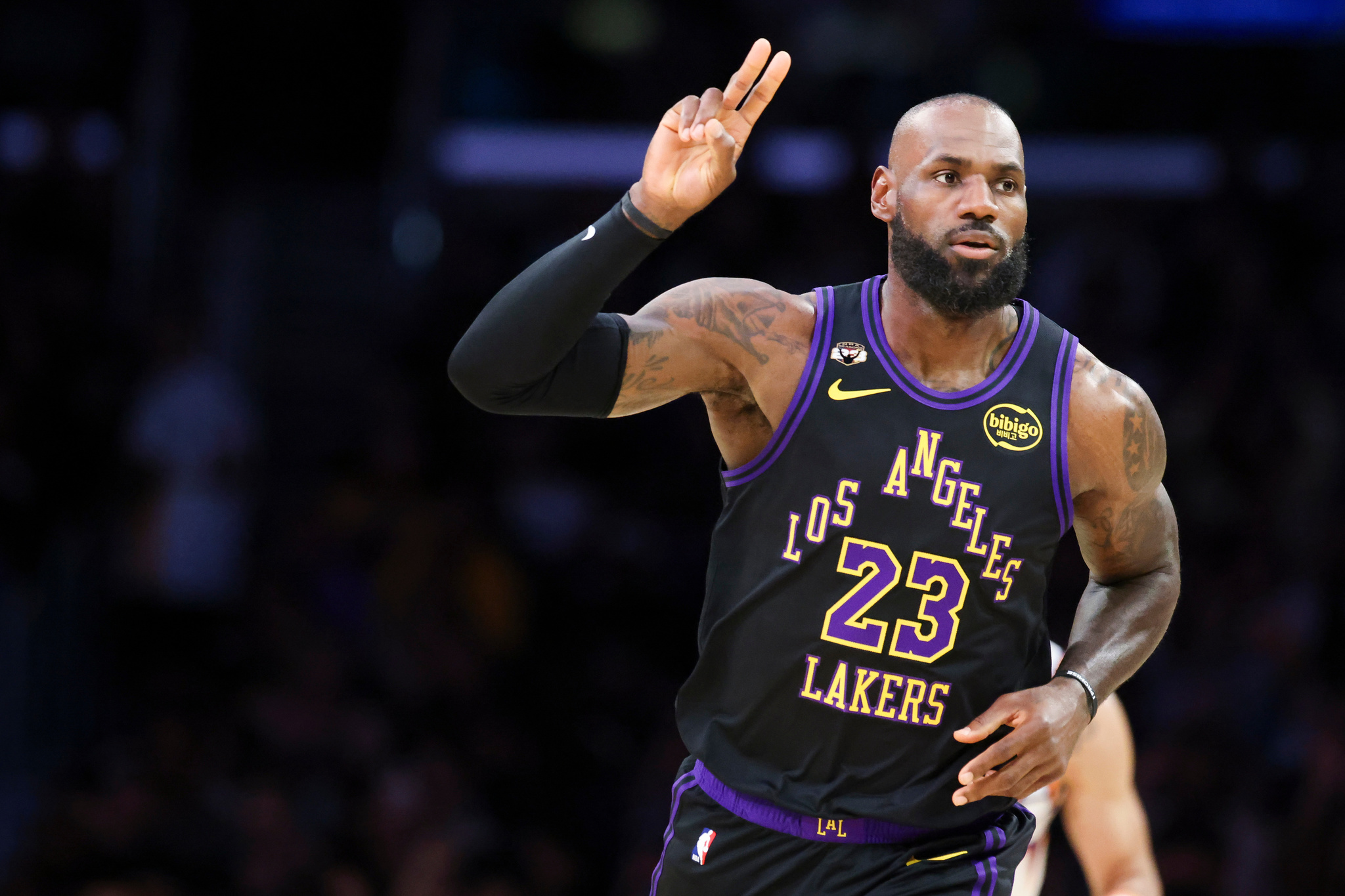 Los Angeles Lakers forward LeBron James gestures after making a basket against the Phoenix Suns
