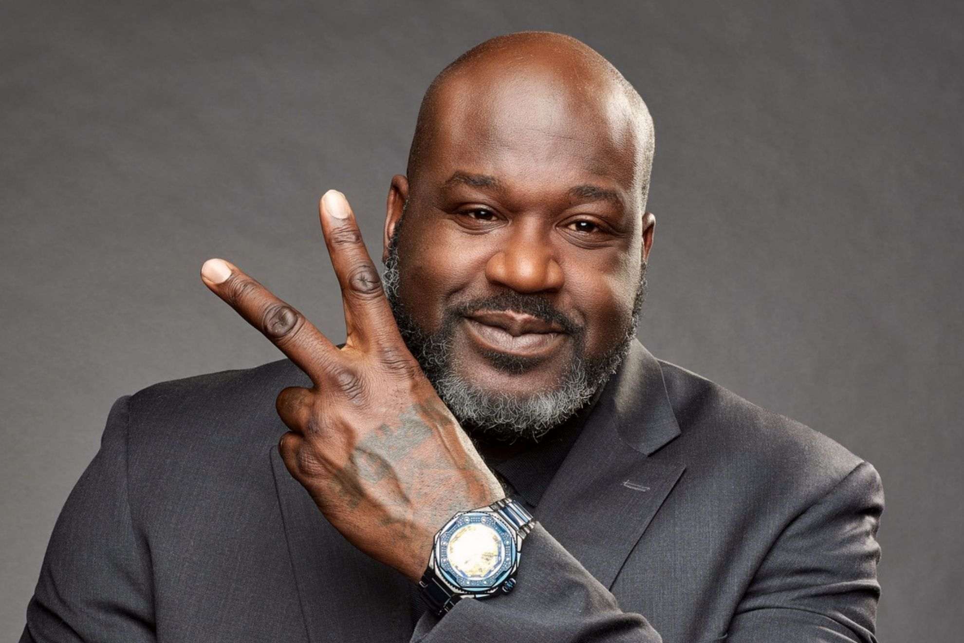 Shaquille O'Neal goes full casanova while flirting with TMZ photographer