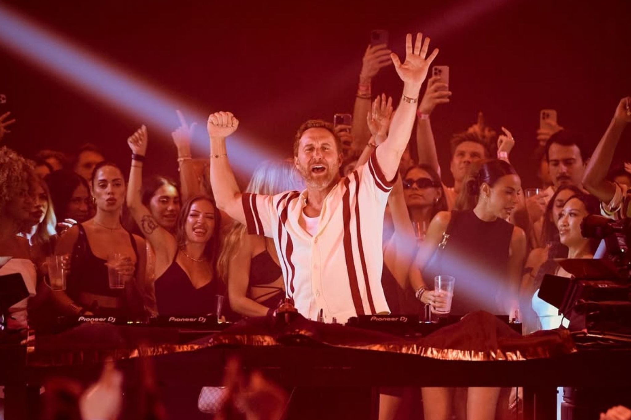 David Guetta unexpectedly realizes that his daughter is in the Coachella crowd