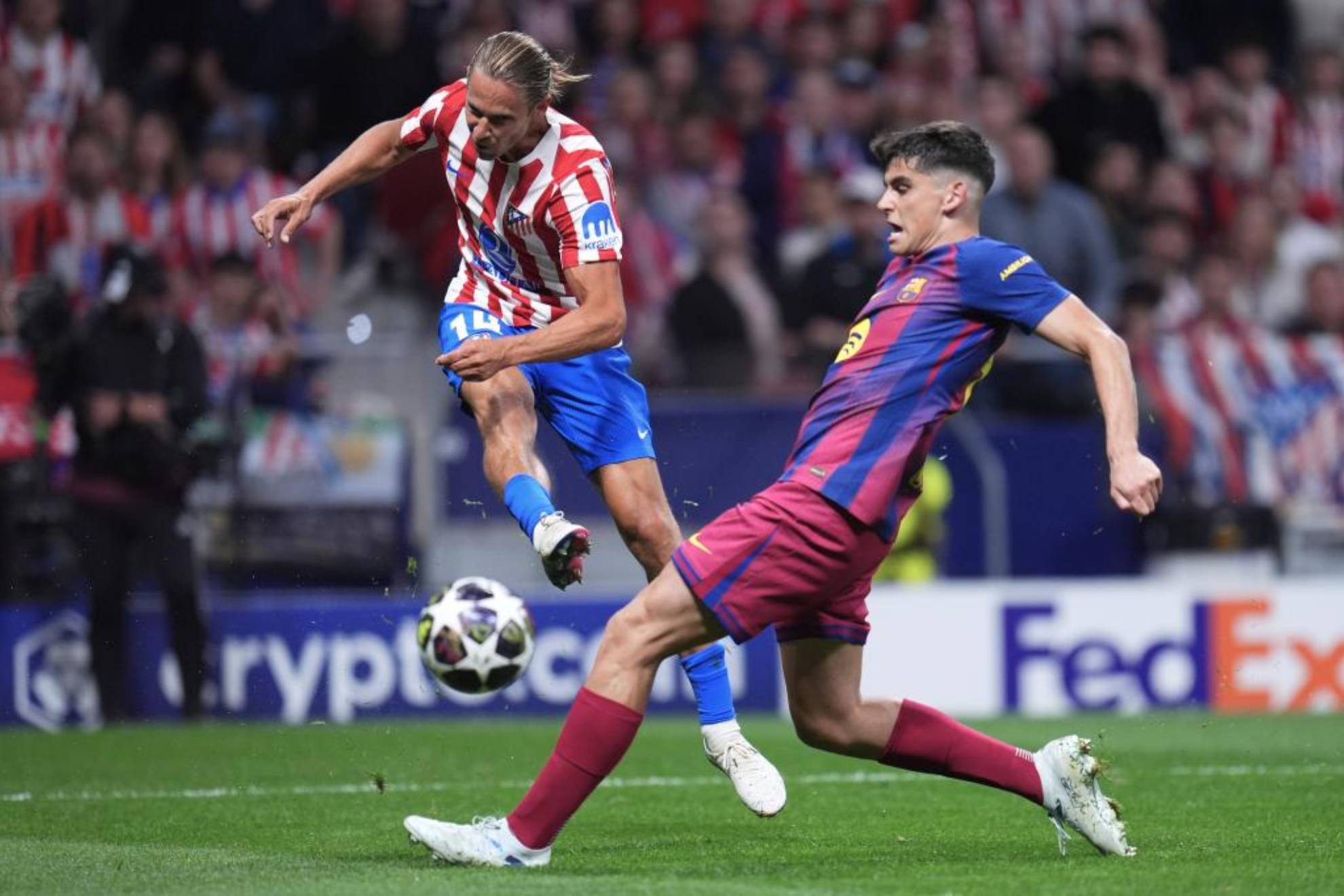 Llorente remata ante Gerard Mart�n.