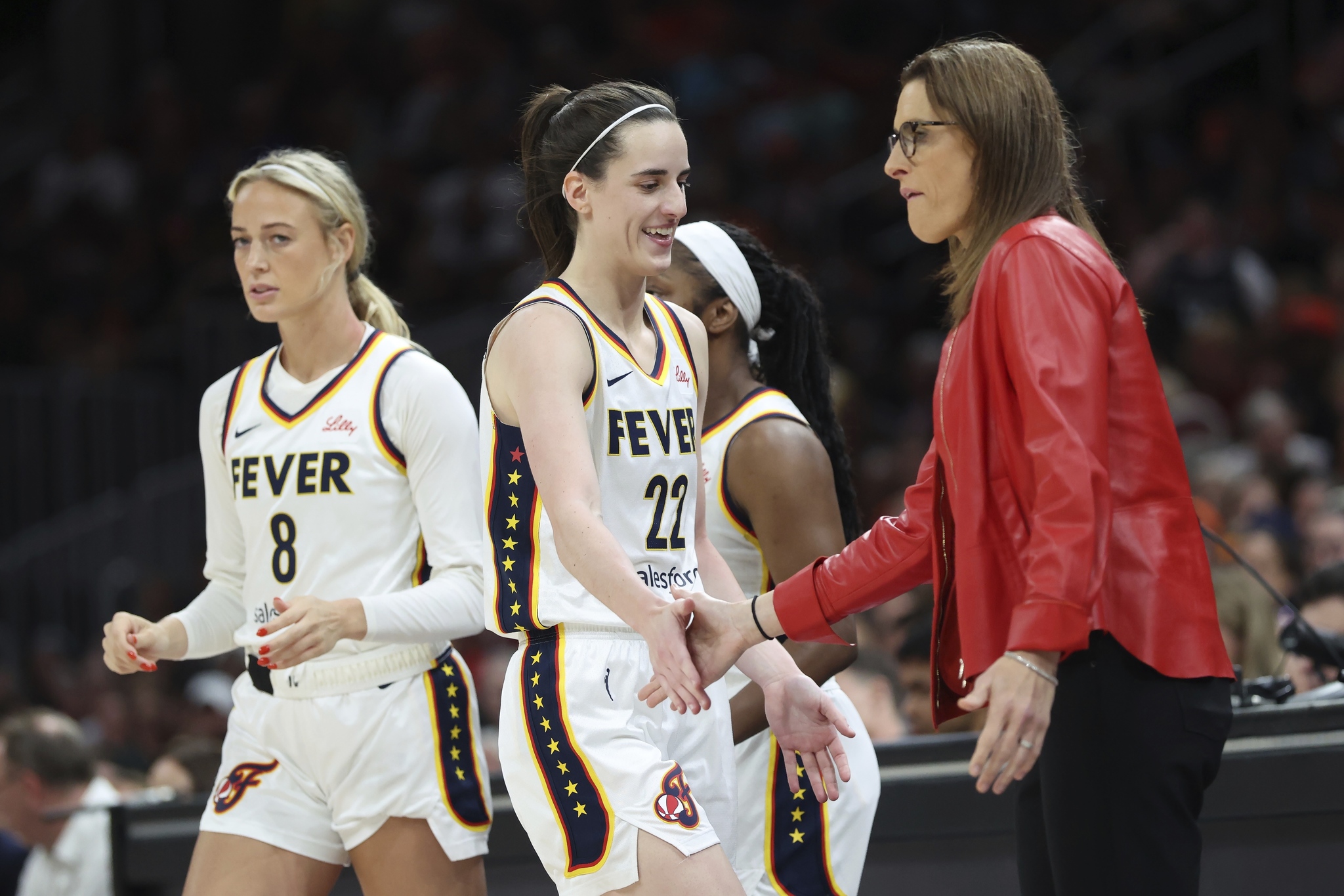 Indiana Fevers Caitlin Clark (22), Sophie Cunningham (8) and head coach Stephanie White during a WNBA game against the Connecticut Sun