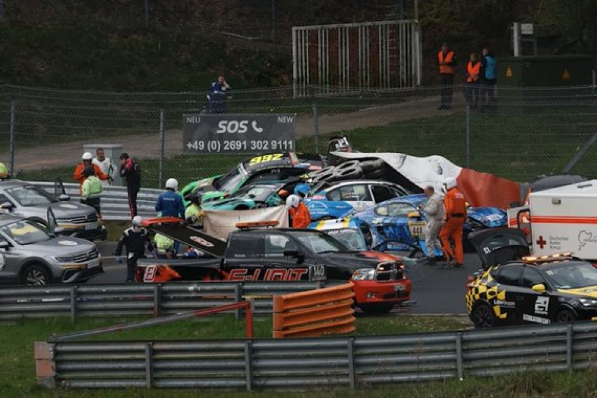 Dolor en Nurburgring: muere un veterano piloto y escalofriante accidente múltiple