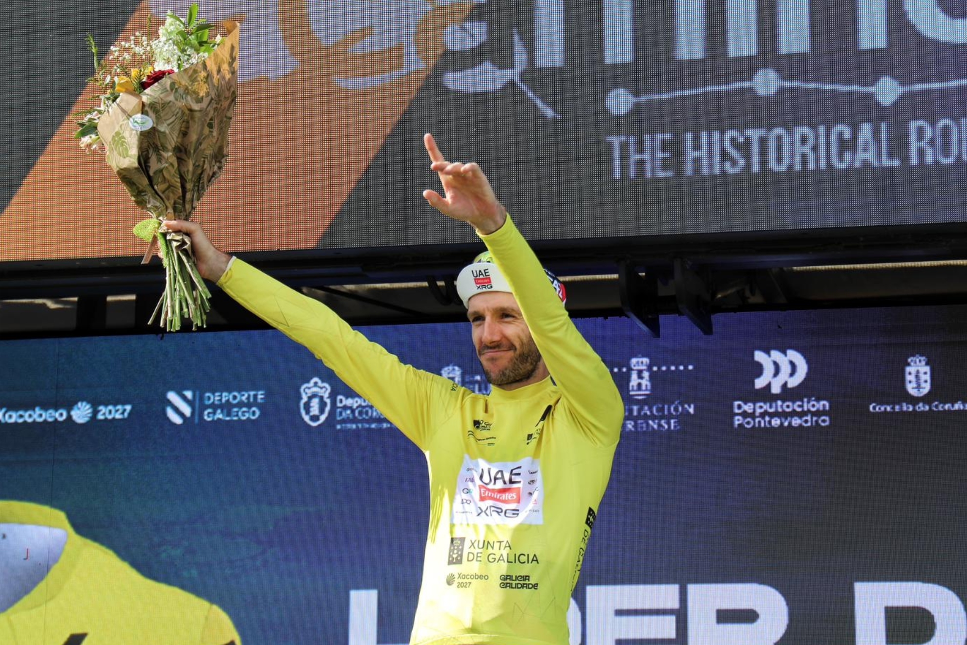 El 'super peregrino' Yates esconde sus bazas para el Giro tras conquistar O Gran Camiño: "Ya veremos"