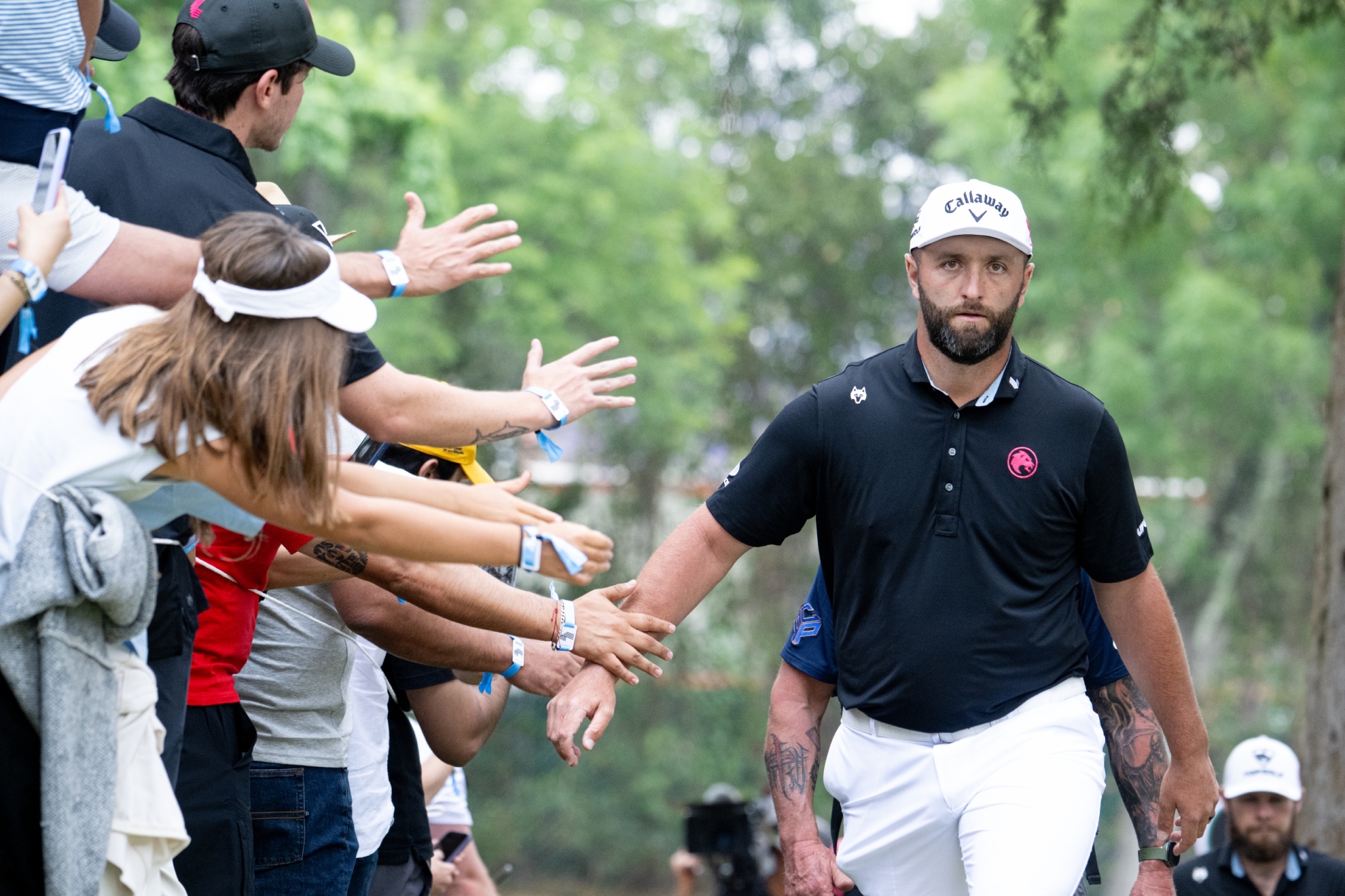 Un Jon Rahm antológico barre en México y lidera el pleno español