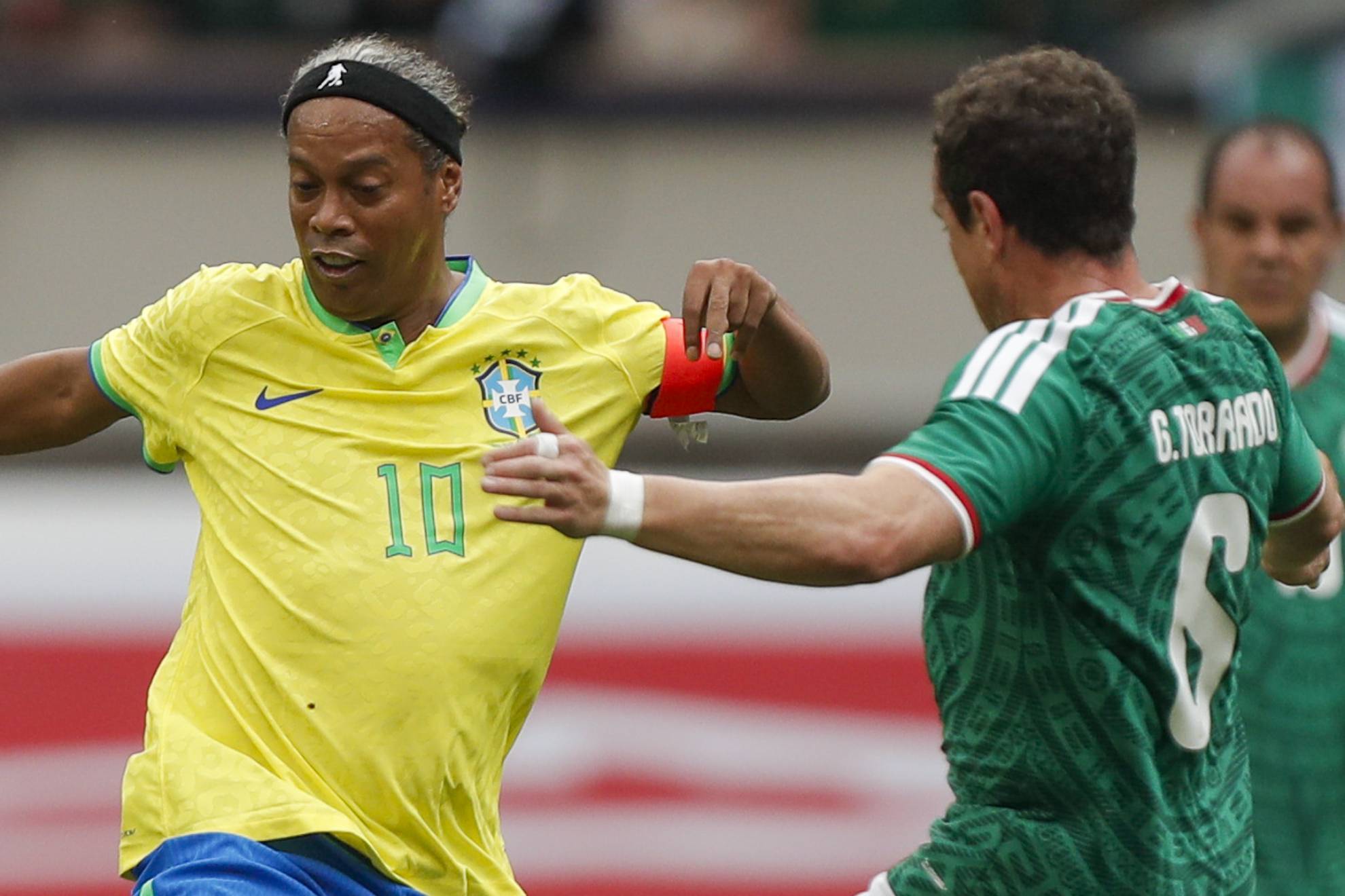 El M�xico de Cuauht�moc Blanco vence al Brasil de Ronaldinho en partido de leyendas