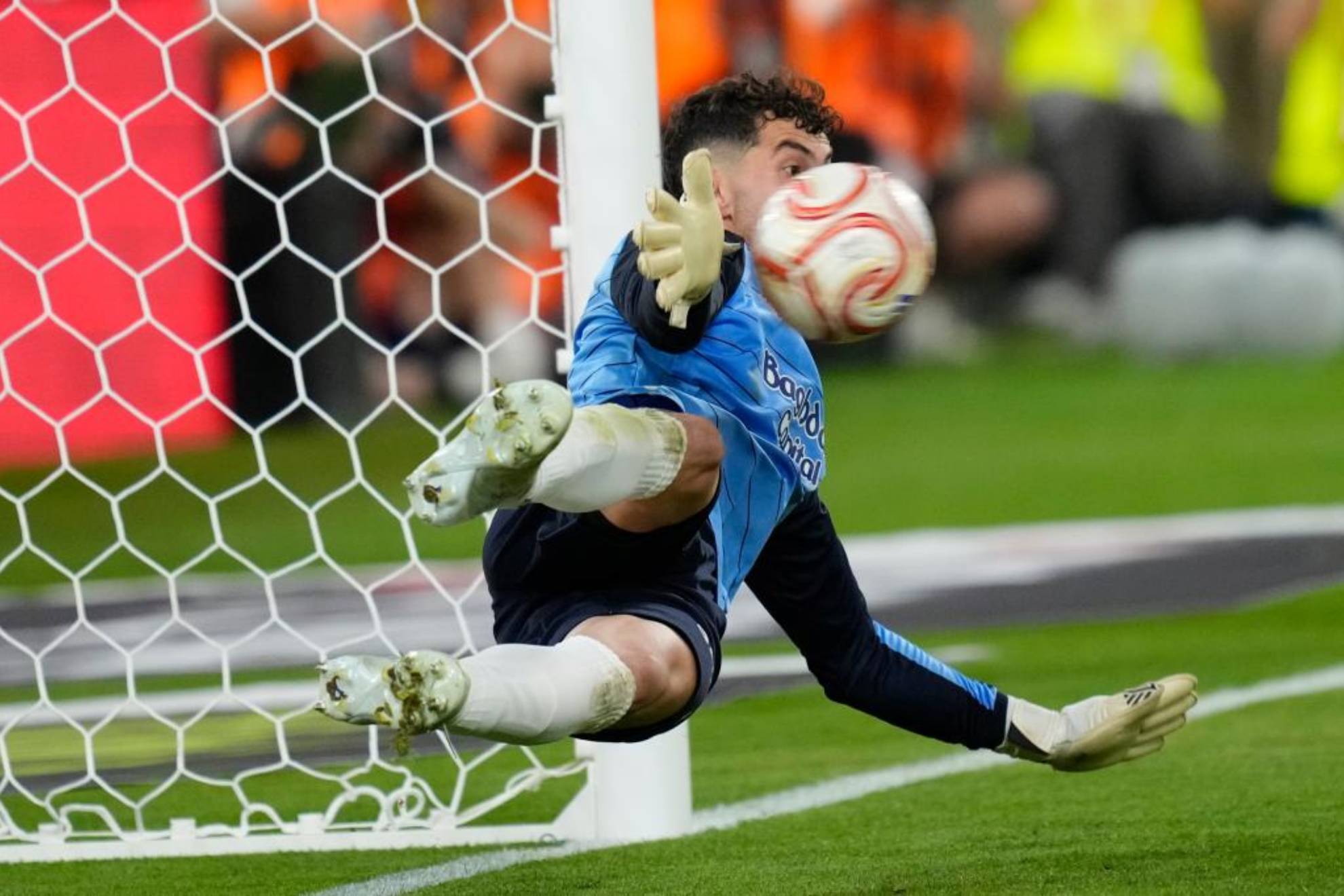 Marrero detiene un penalti en la final de Copa.