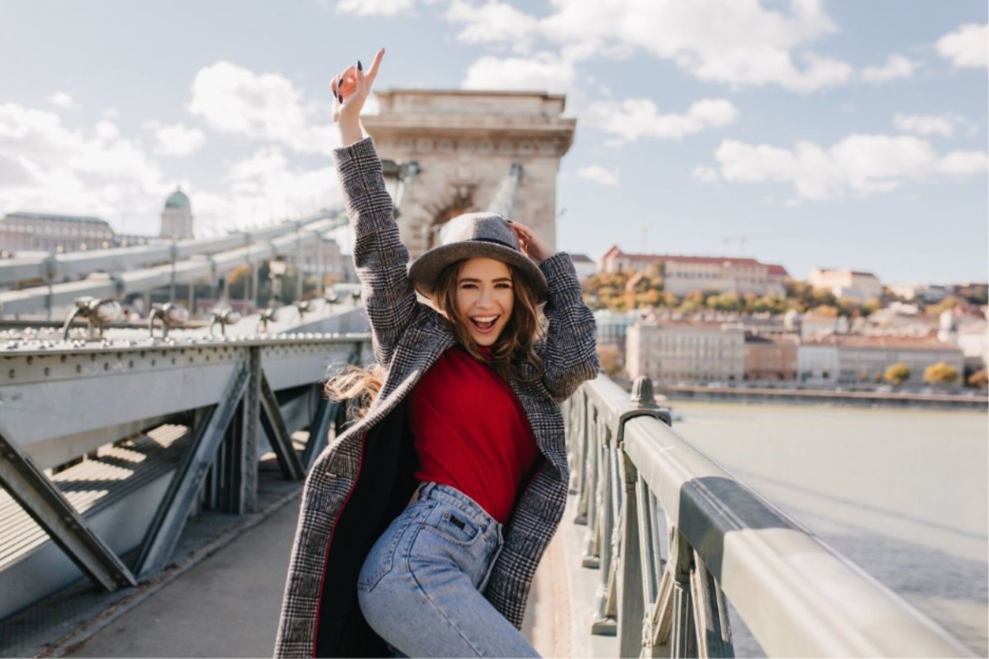 Viaja entre pa�ses sin roaming con Saily.