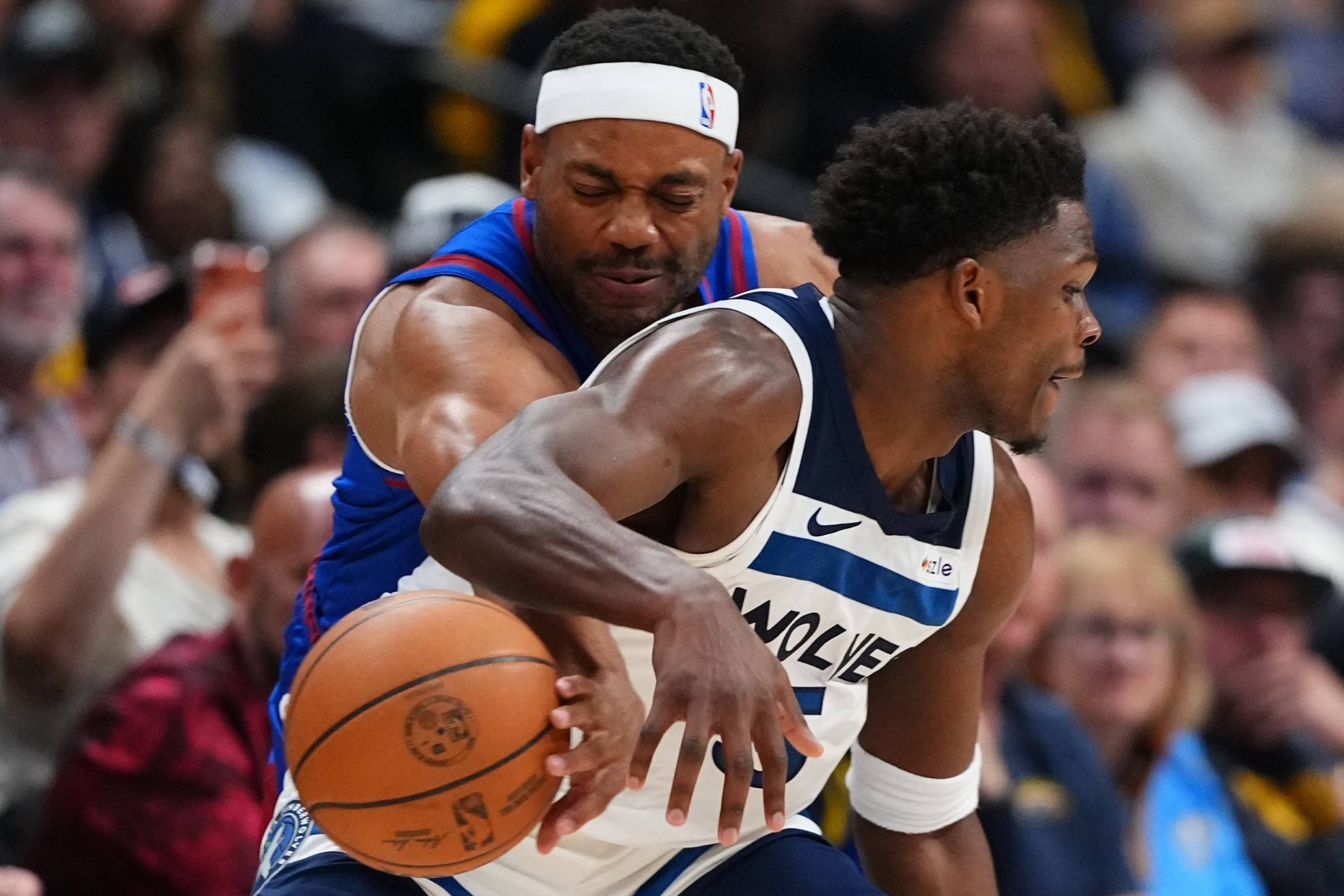 El 'Hombre Hormiga' devora a los Nuggets en la maldición del 13 para Jokic: los Wolves ponen el 1-1