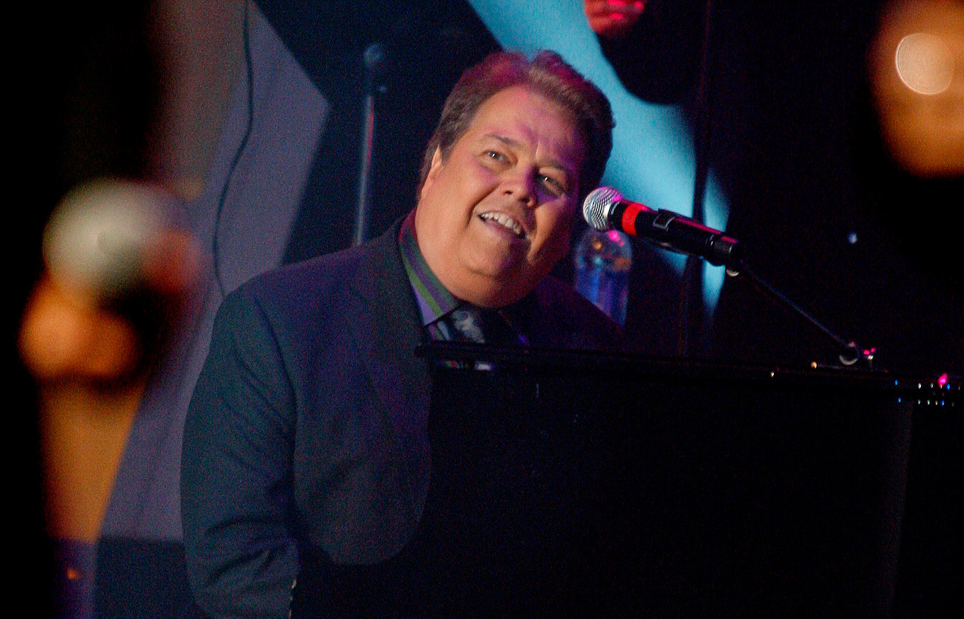 FILE lt;HIT gt;- Alan lt;/HIT gt; lt;HIT gt;Osmond lt;/HIT gt; performs during a taping of the Osmonds 50th anniversary show in Las Vegas on Aug. 14, 2007. (AP Photo/Isaac Brekken, File)