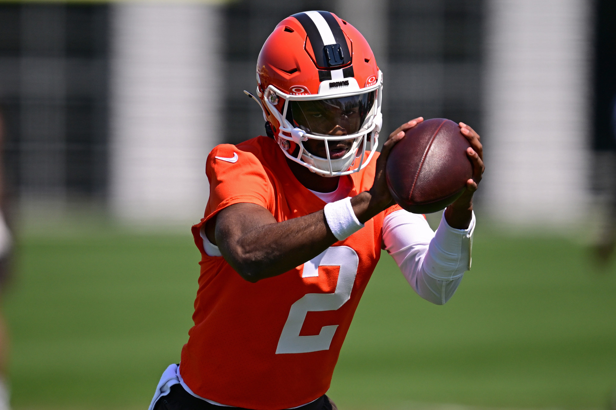 Cleveland Browns quarterback  lt;HIT gt;Shedeur lt;/HIT gt;  lt;HIT gt;Sanders lt;/HIT gt; collects the snap during NFL football practice, Tuesday, April 21, 2026, in Berea, Ohio. (AP Photo/David Dermer)