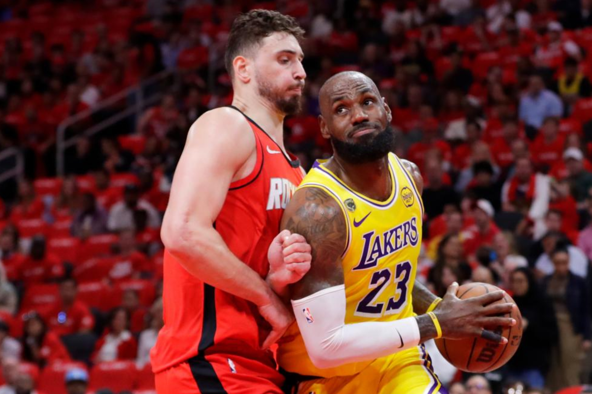 Los Lakers de LeBron James ponen a los Rockets al borde del abismo