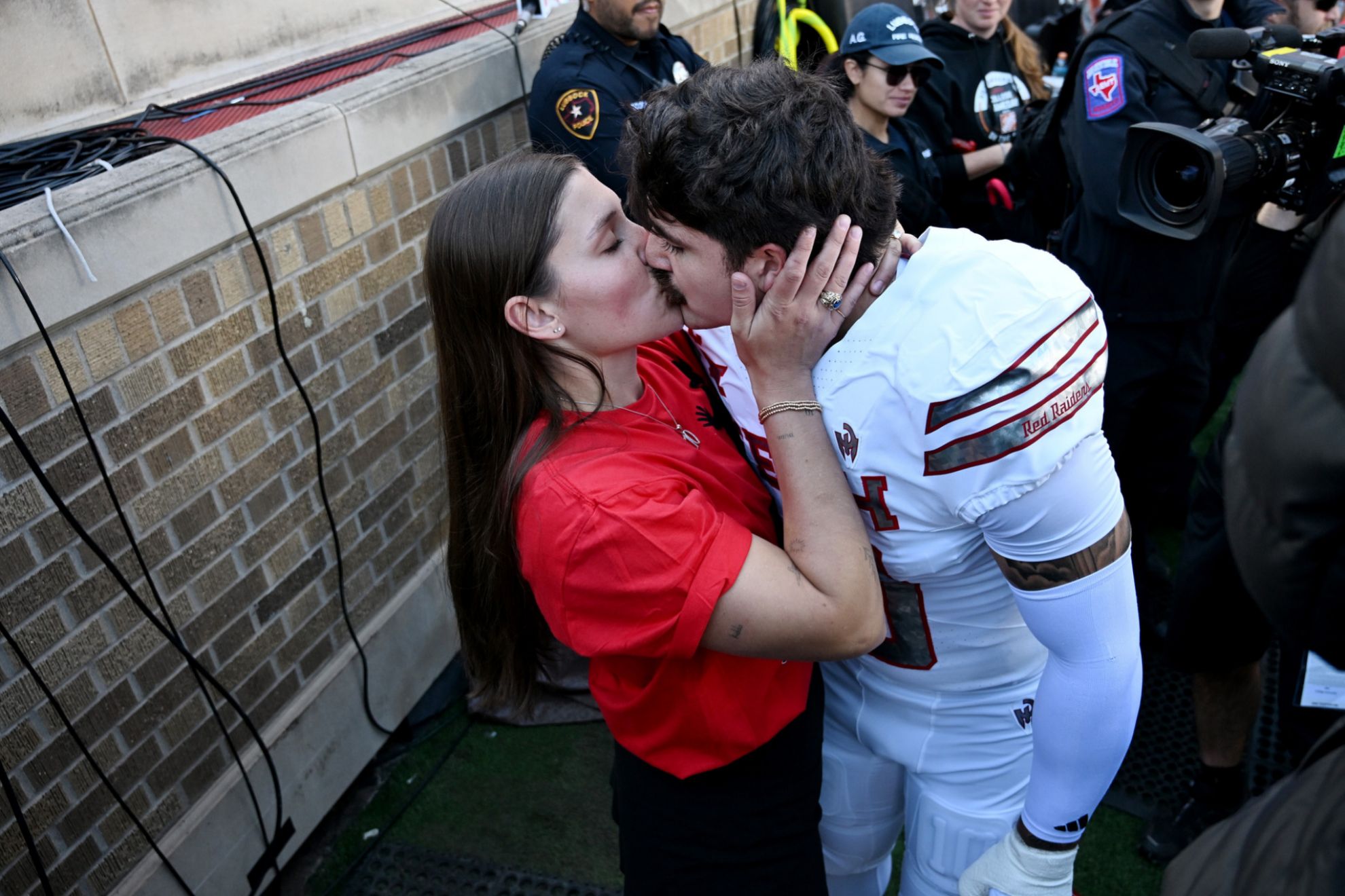 Who is Emma Rodriguez, wife of new Dolphins player Jacob Rodriguez and Army Black Hawk helicopter pilot?