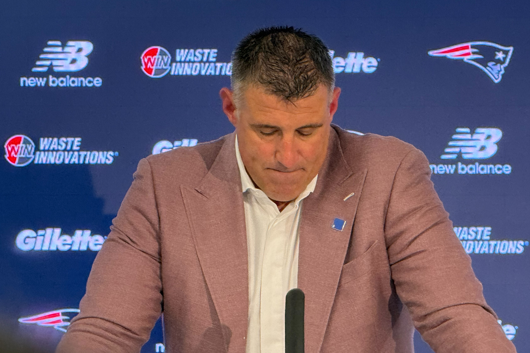 Mike Vrabel's regret: He tries to win back wife Jen with a questionable gift