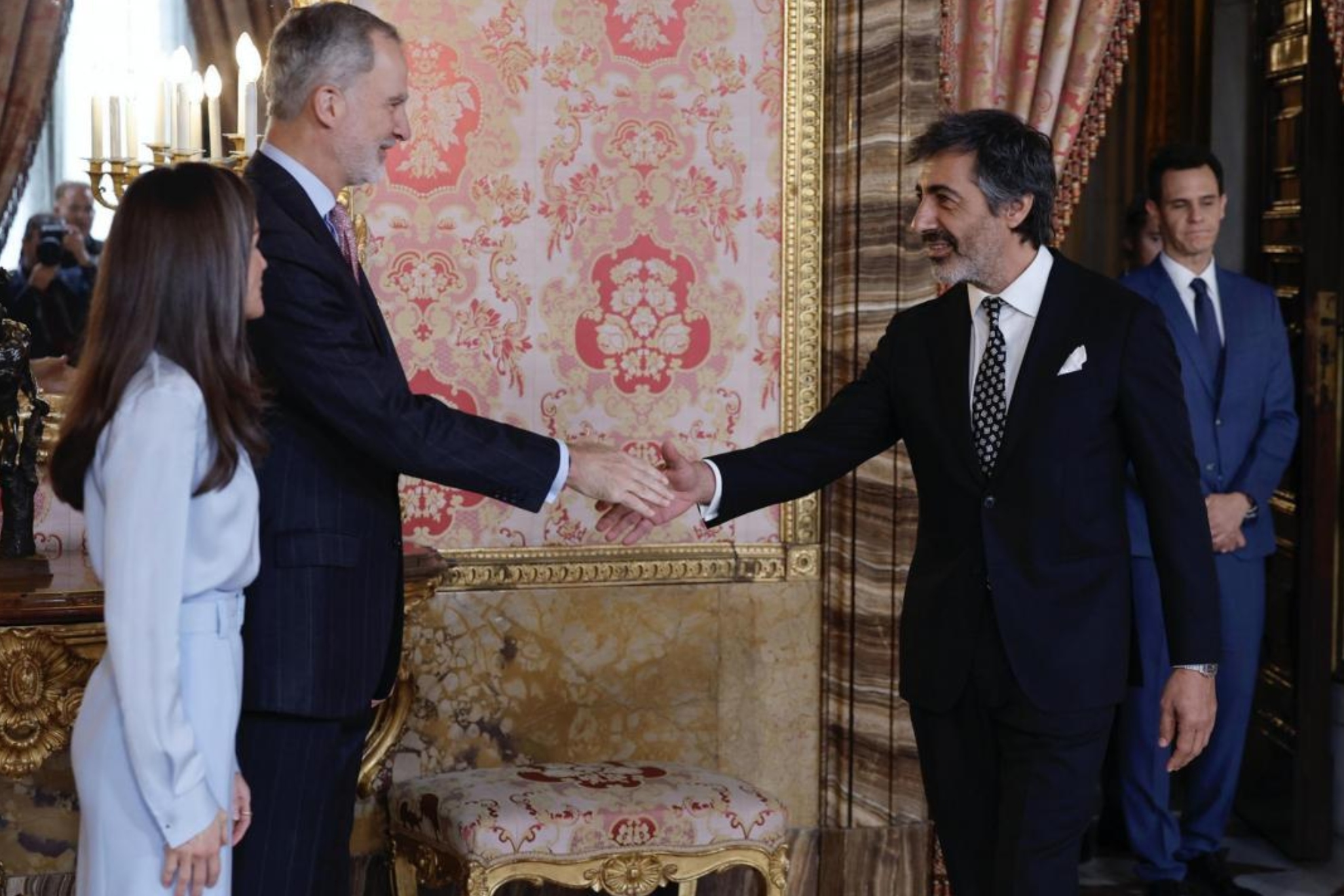 Juan del Val desvela la conversación que mantuvo con el rey Felipe VI en el almuerzo por entrega del Premio Cervantes 2025: "Me llamó la atención"