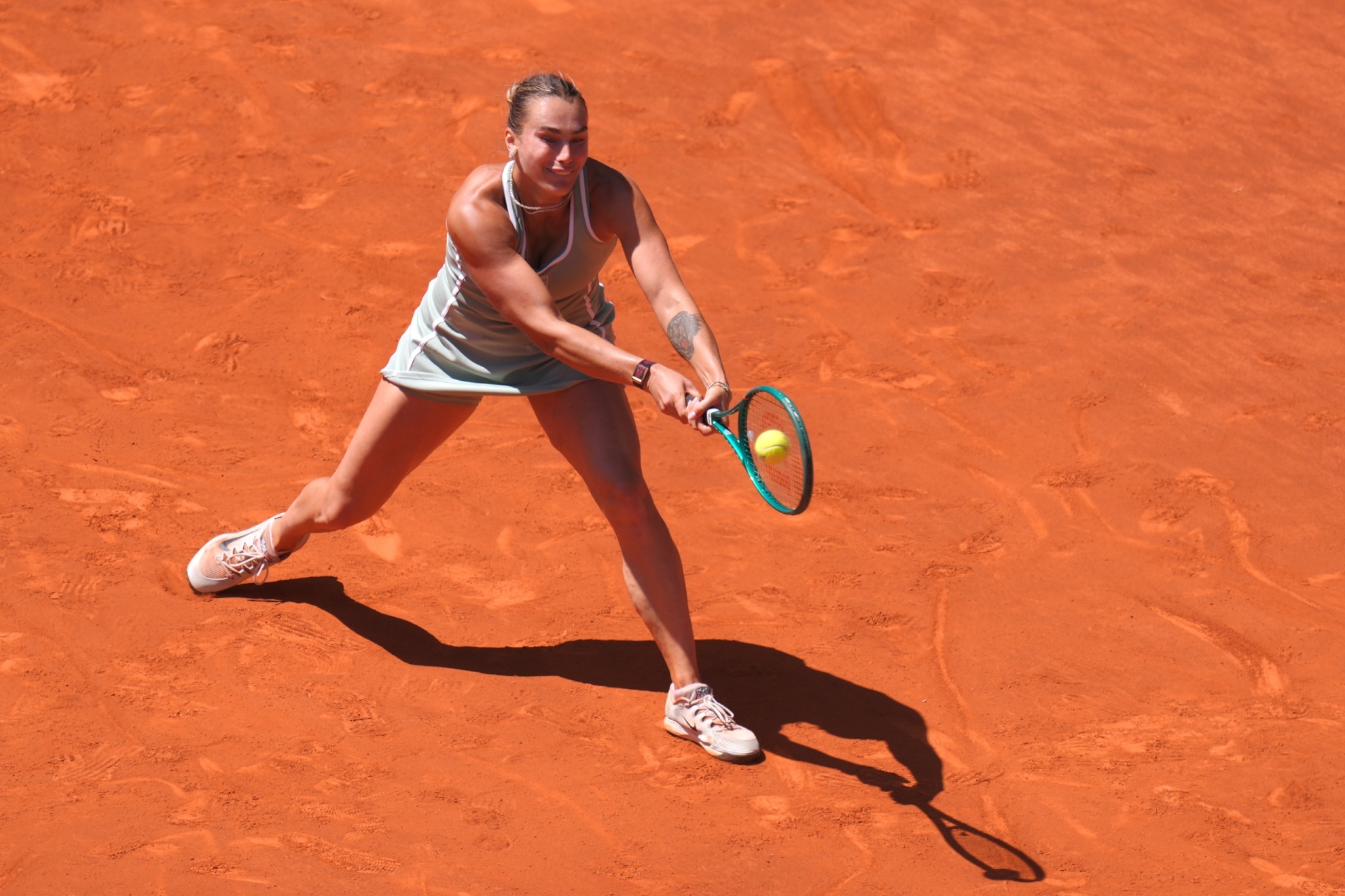 Sabalenka suda ante Osaka en Madrid para mantener su racha