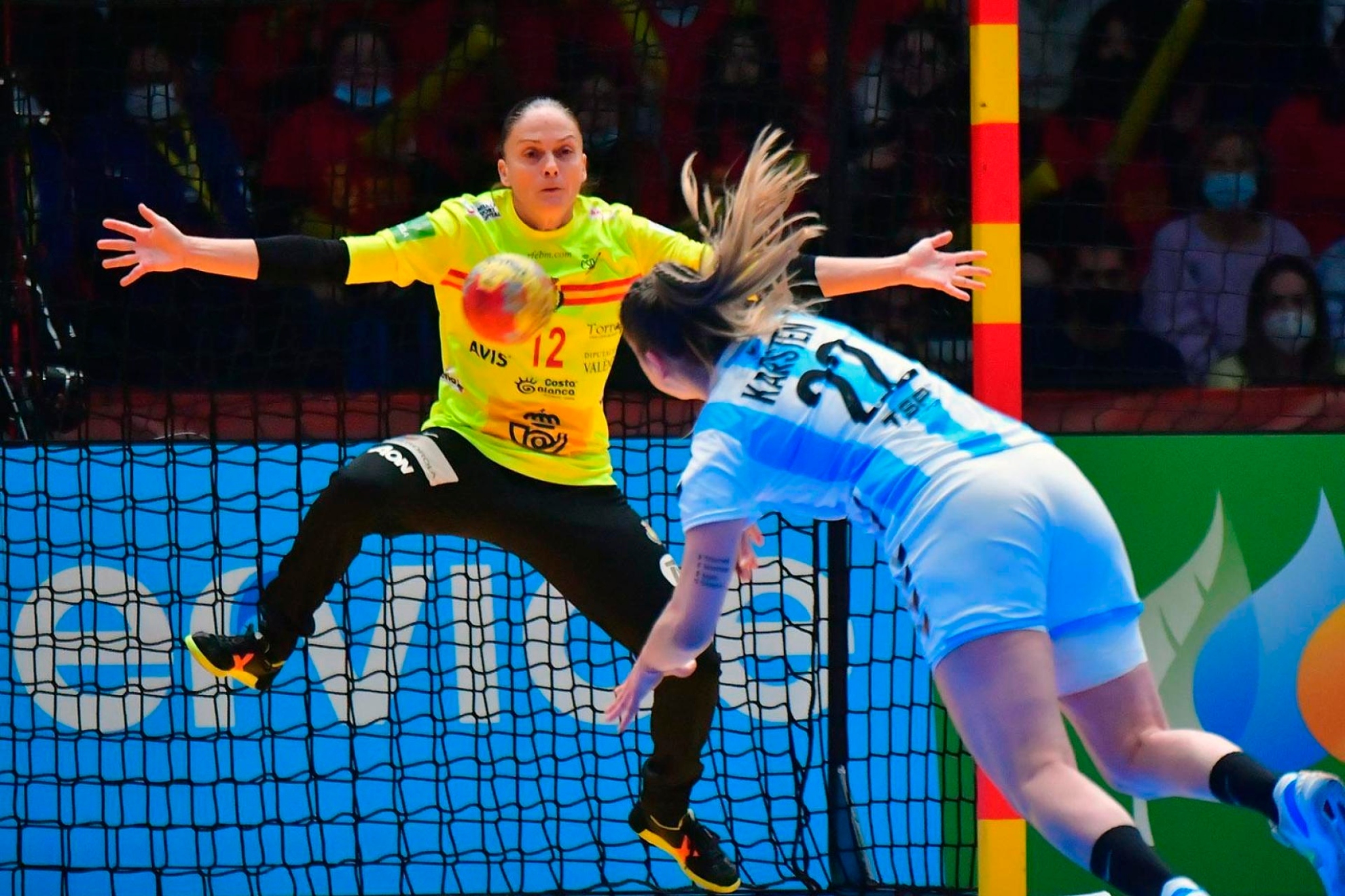 La portera Silvia Navarro, leyenda del balonmano español, se retira a los 47 años