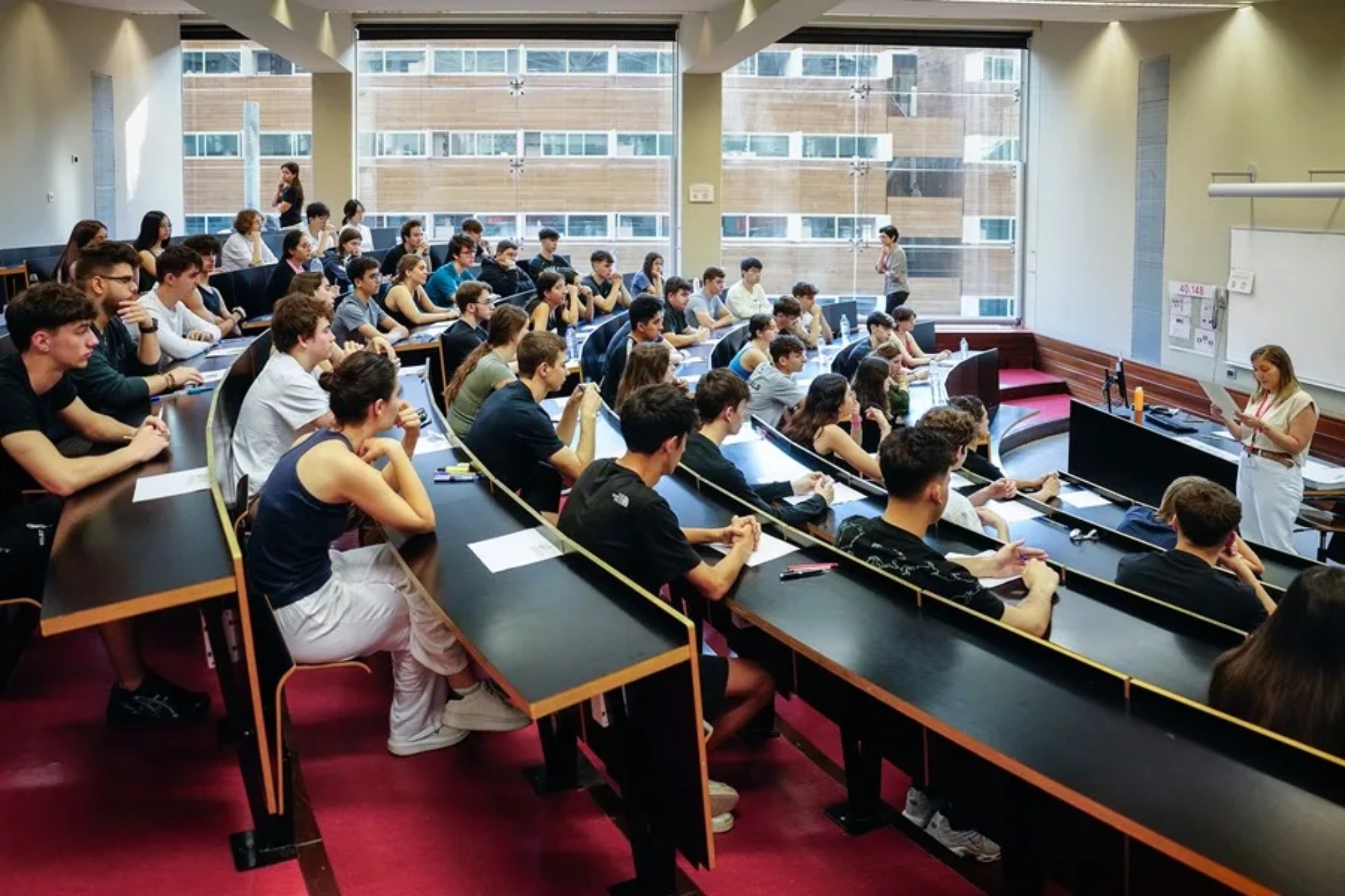 Julián Casanova, docente universitario: "Los profesores tenemos el deber de buscar la excelencia en la enseñanza y en la investigación"