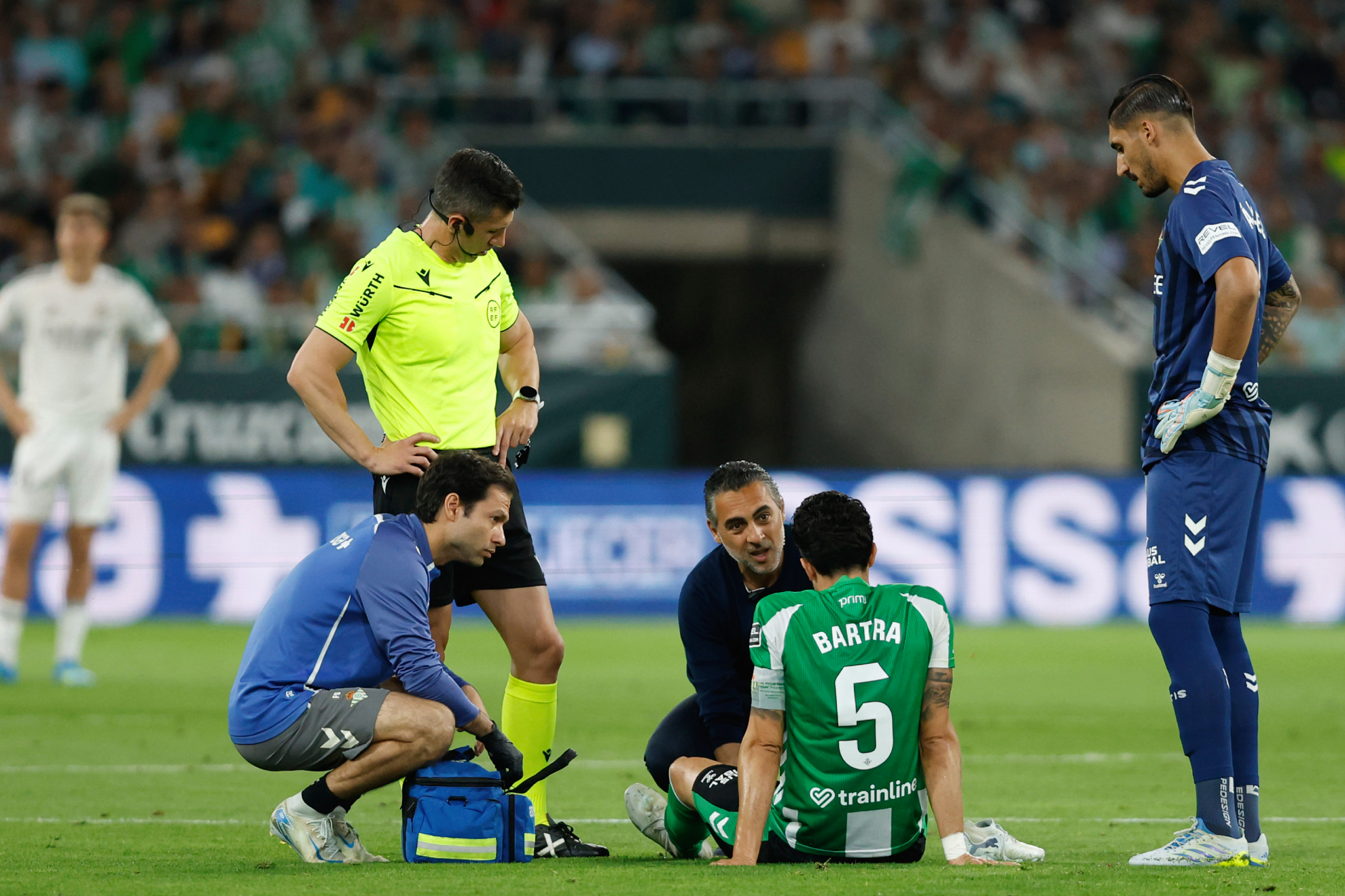 Bartra sufre una lesión parcial de la fascia plantar del pie derecho