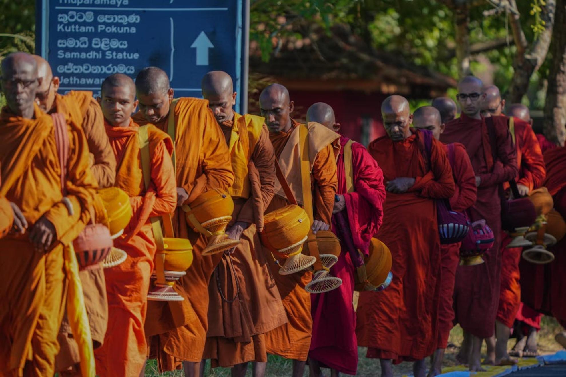 Detenidos 22 monjes budistas en Sri Lanka con 112 kilos de cannabis ocultos en sus maletas