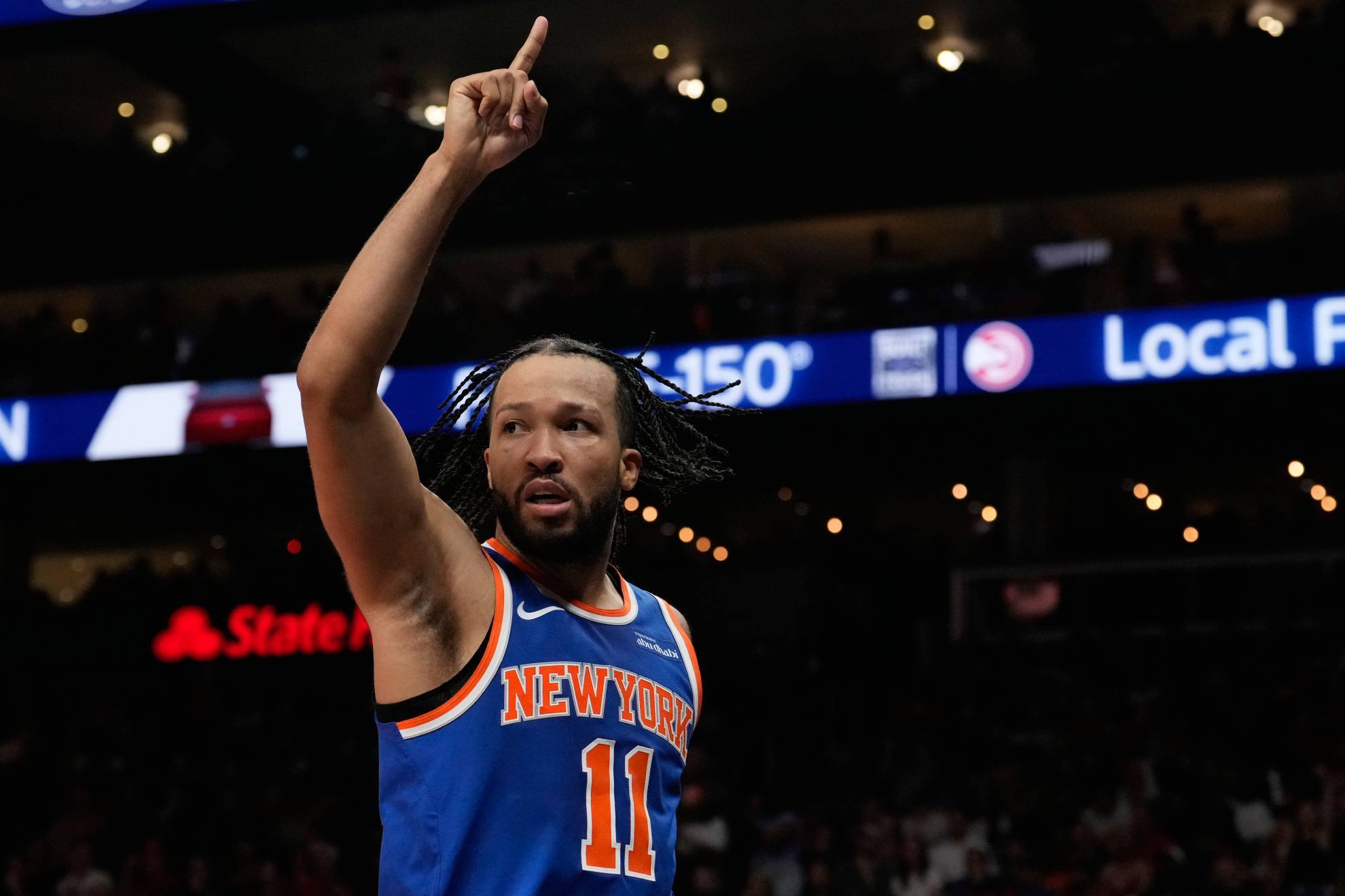 Los Knicks aplastan a los Hawks y se ponen 3-2: 39 puntos de Brunson y "¡Olé, Jose!" en el Madison