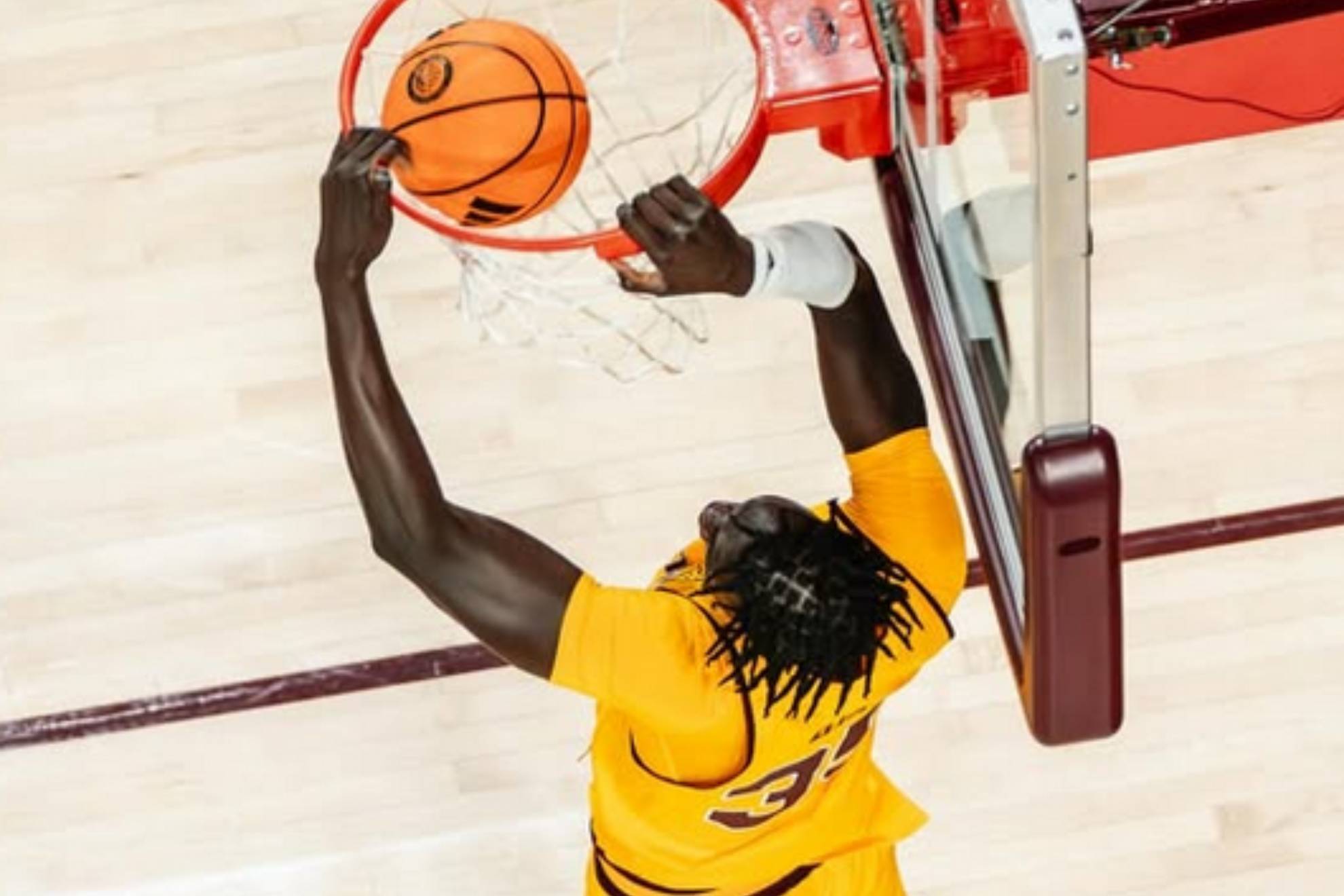 El gigante forjado en España que se rifaba la NCAA decide jugar en Gonzaga junto a Saint-Supéry