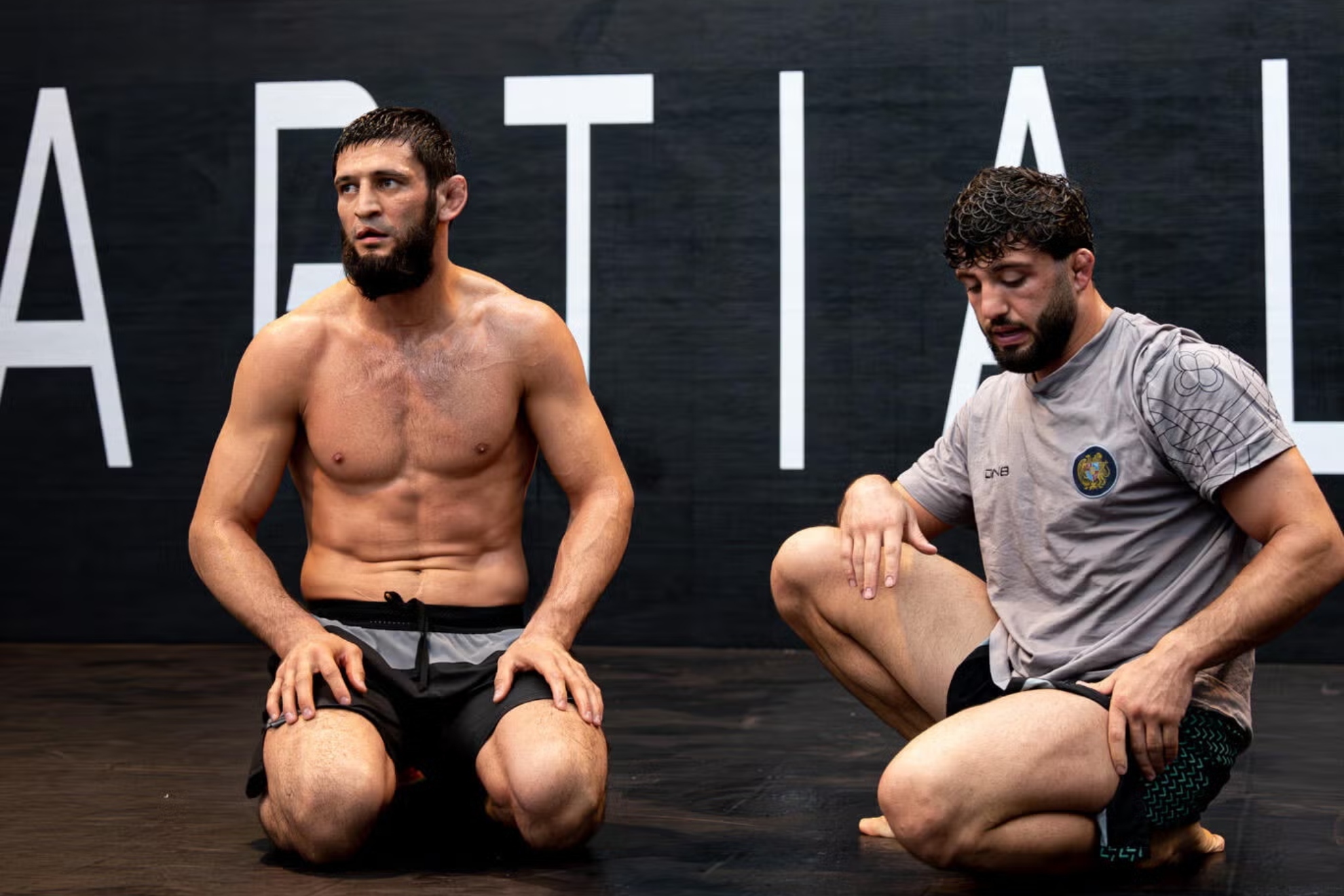 Khamzat Chimaev y Arman Tsarukyan entrenando juntos.